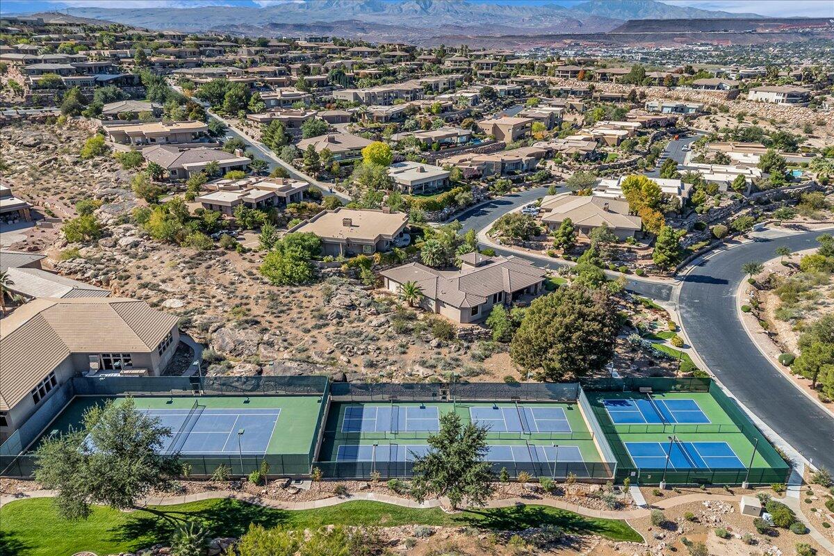STONE CLIFF TOWNHOMES - Residential