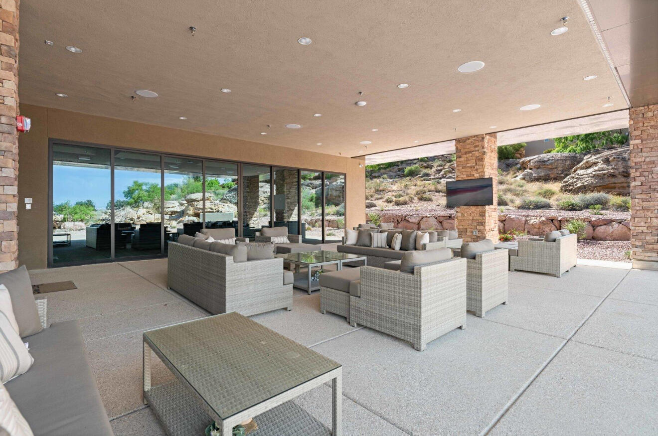 STONE CLIFF TOWNHOMES - Residential