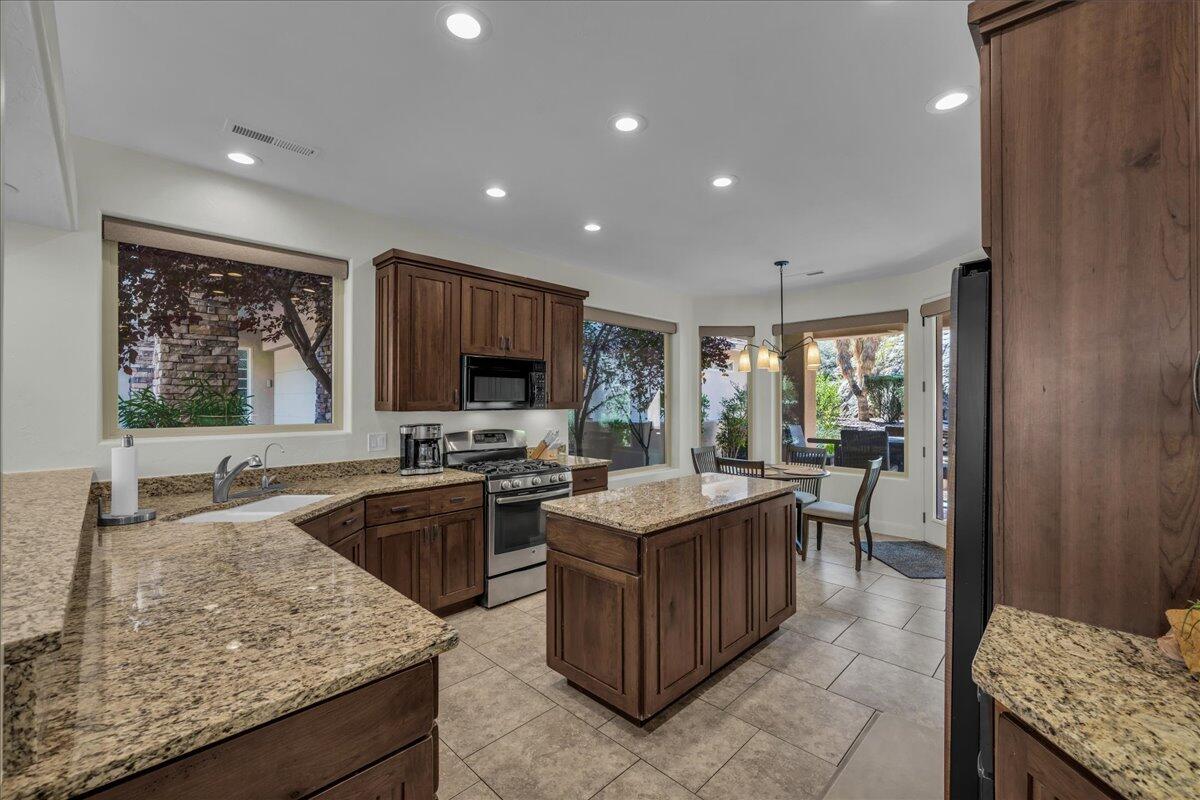STONE CLIFF TOWNHOMES - Residential