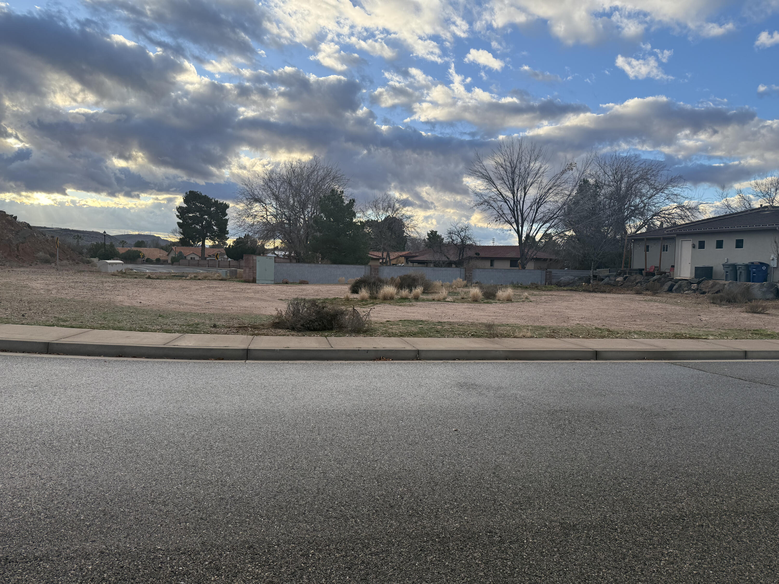 WEST BEND - Land