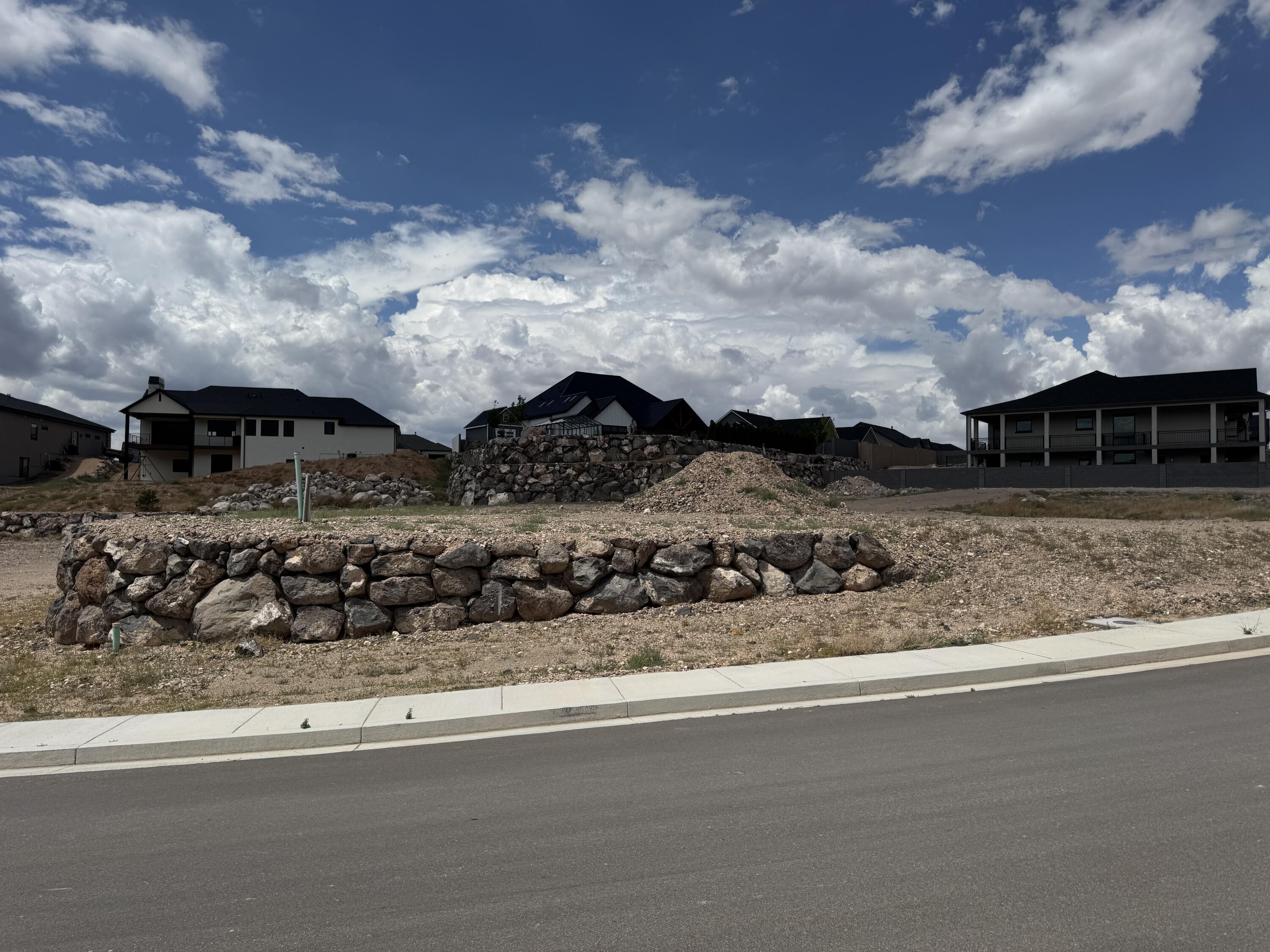 SADDLE BACK RIDGE - Land