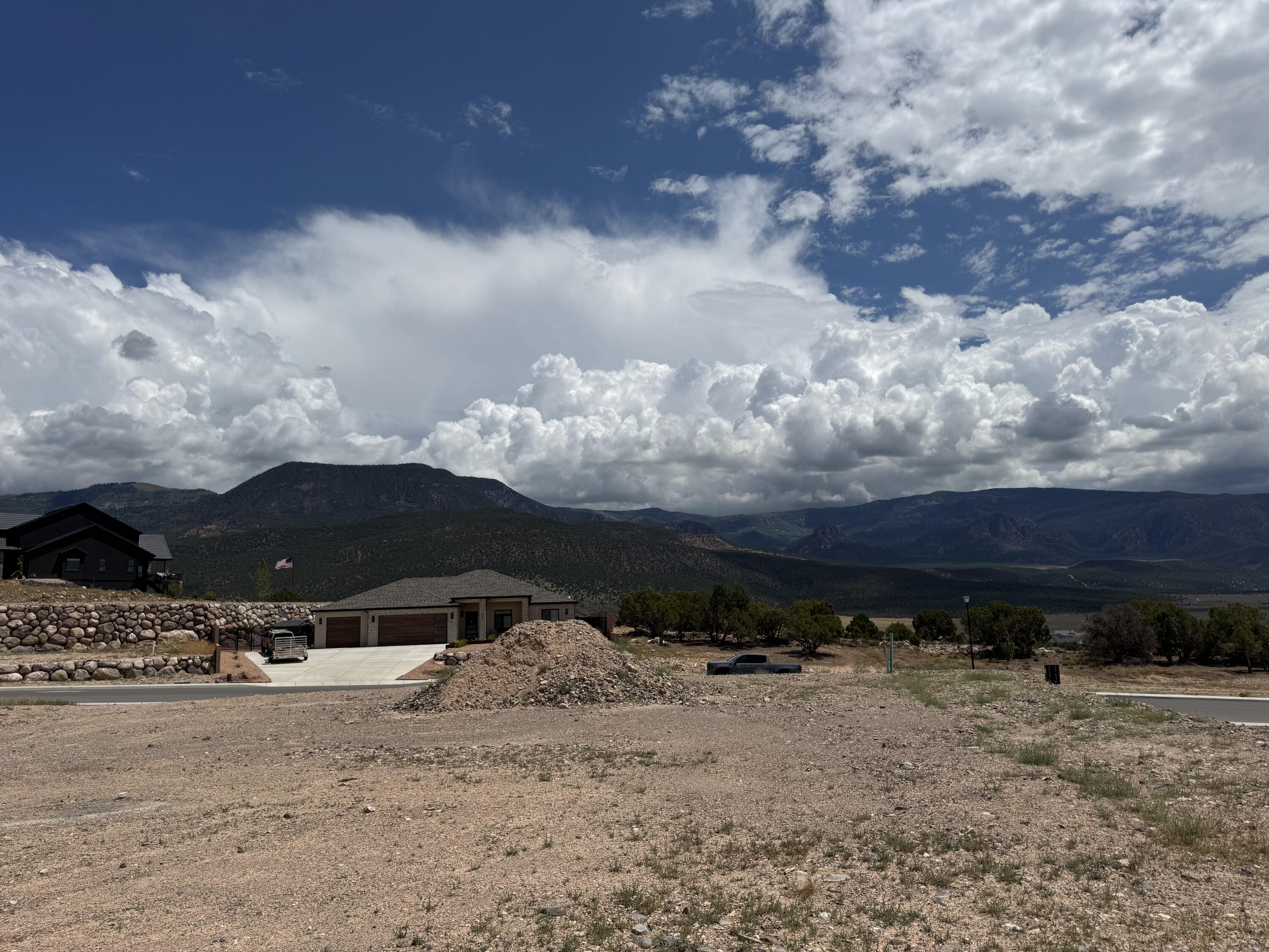 SADDLE BACK RIDGE - Land