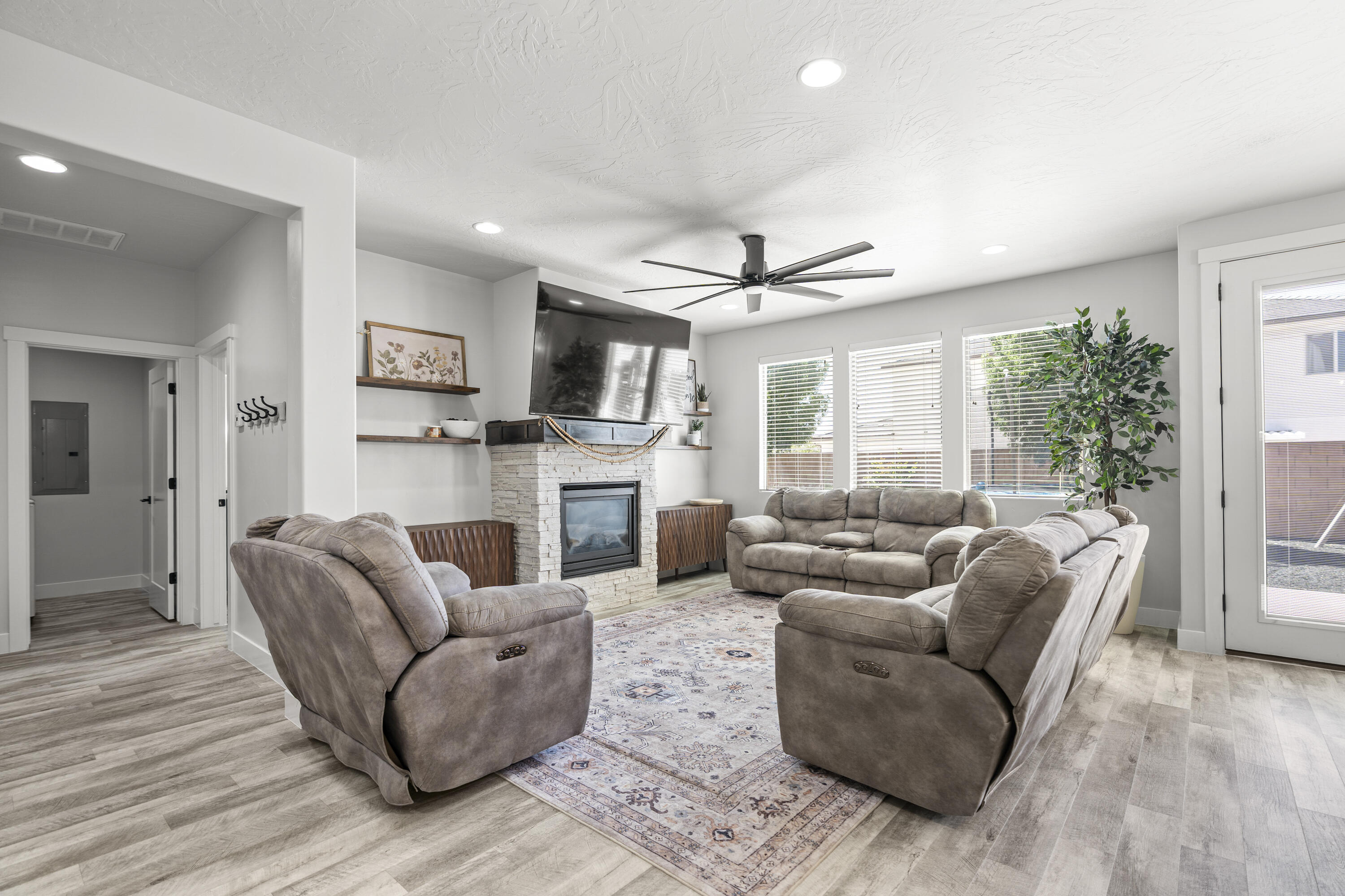 SAGE CANYON - Residential