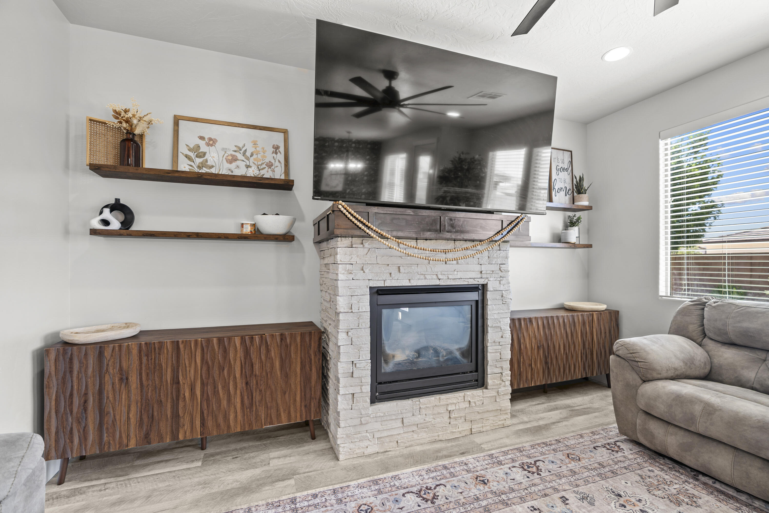 SAGE CANYON - Residential
