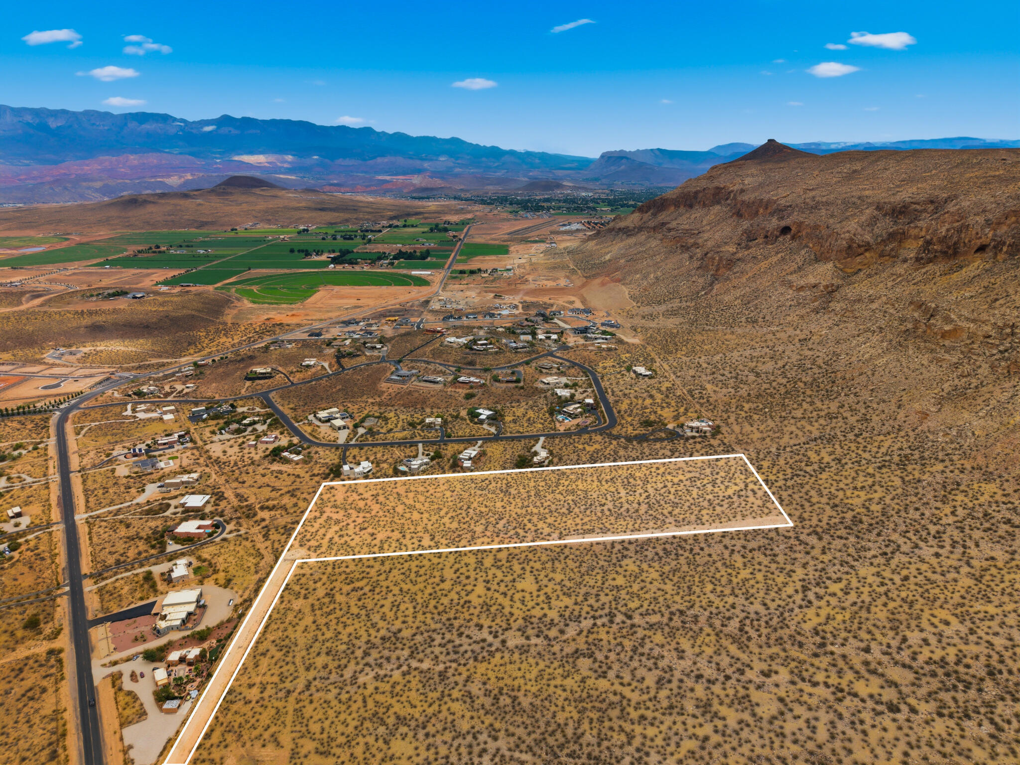 MOCCASIN FLATS - Land