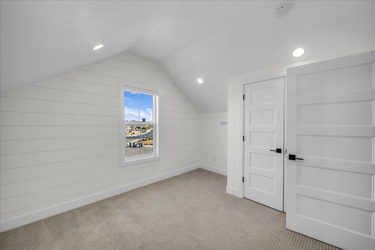 MAPLE ESTATES - Residential