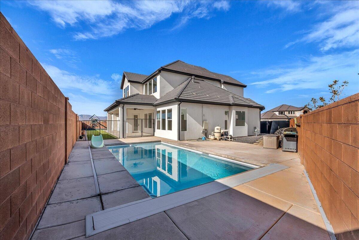 MAPLE ESTATES - Residential