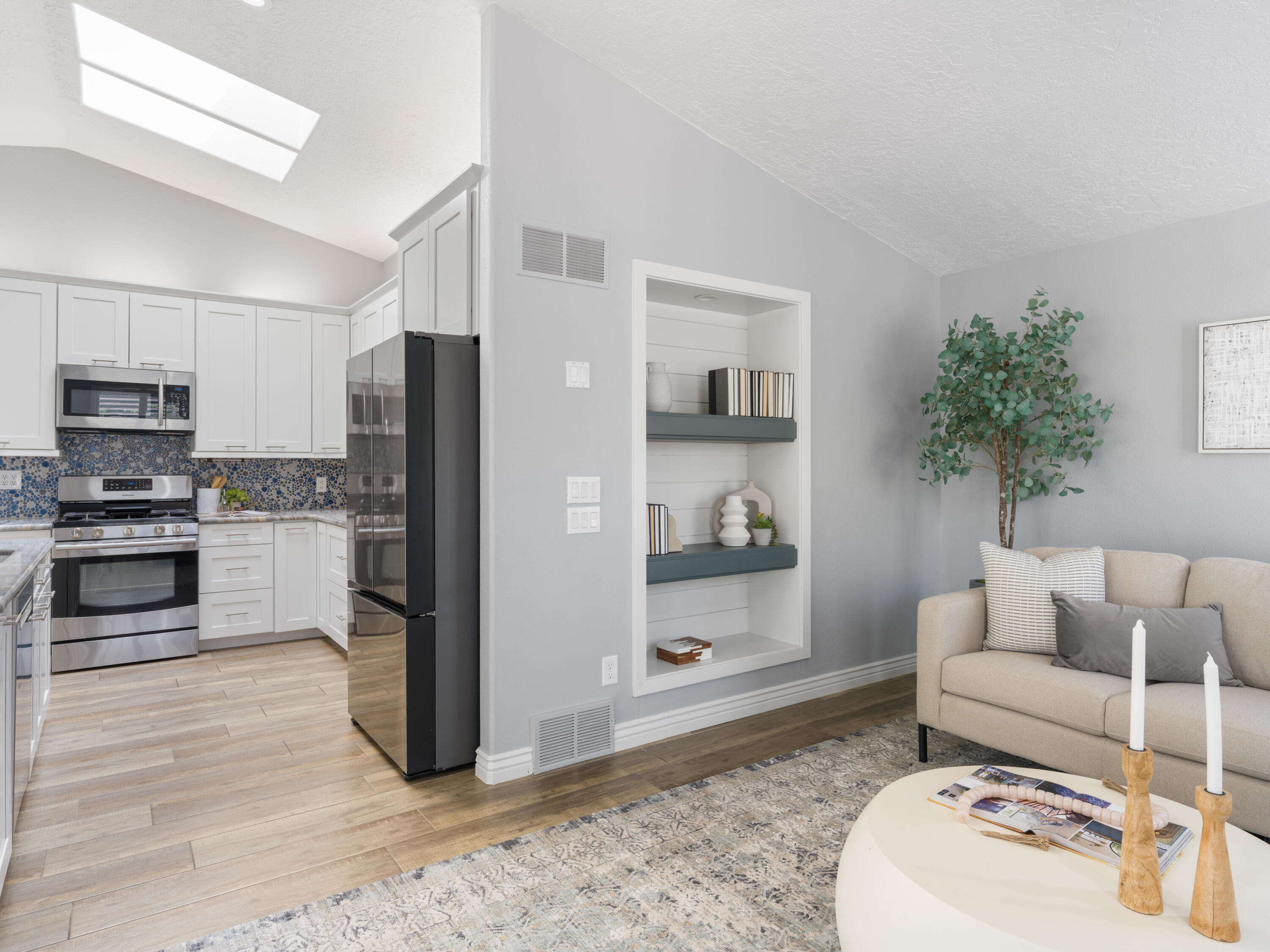 BLOOMINGTON HILLS - Residential