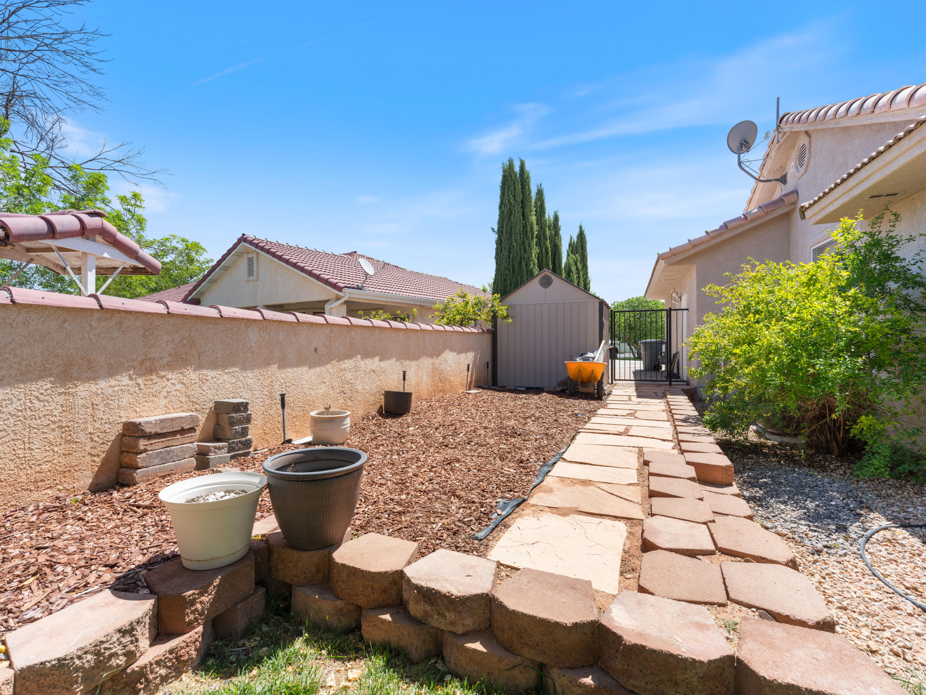 BLOOMINGTON HILLS - Residential