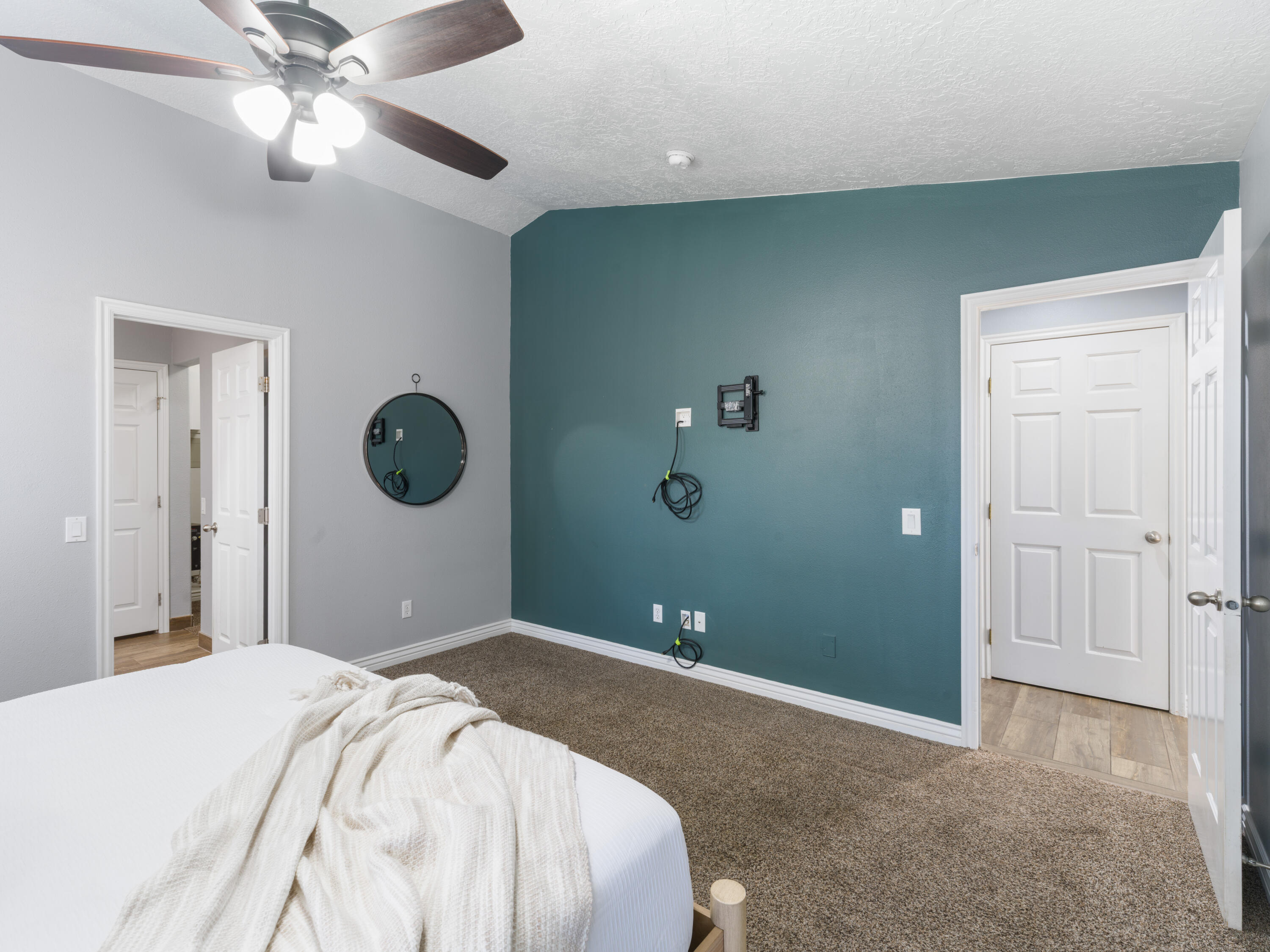 BLOOMINGTON HILLS - Residential