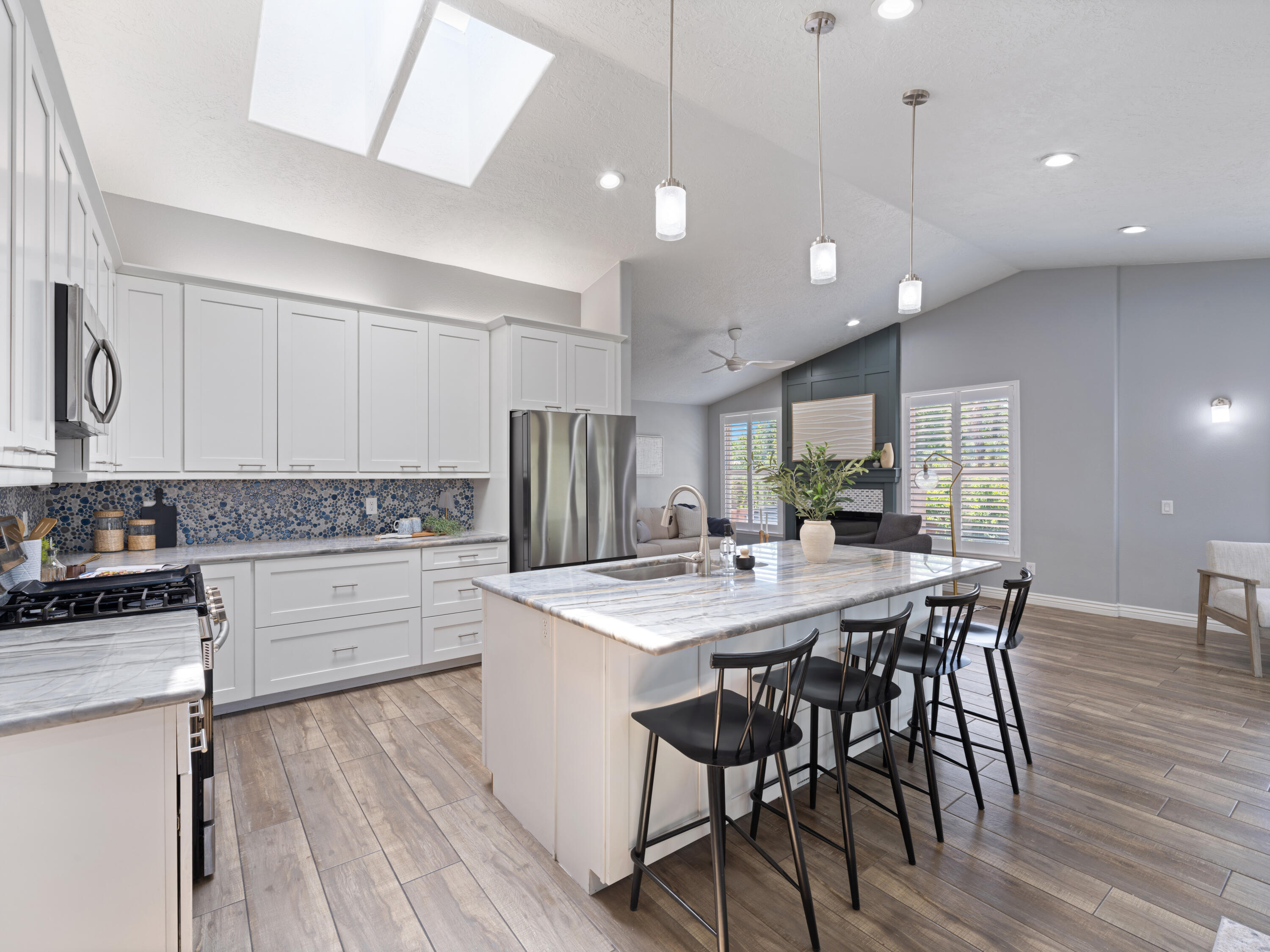 BLOOMINGTON HILLS - Residential