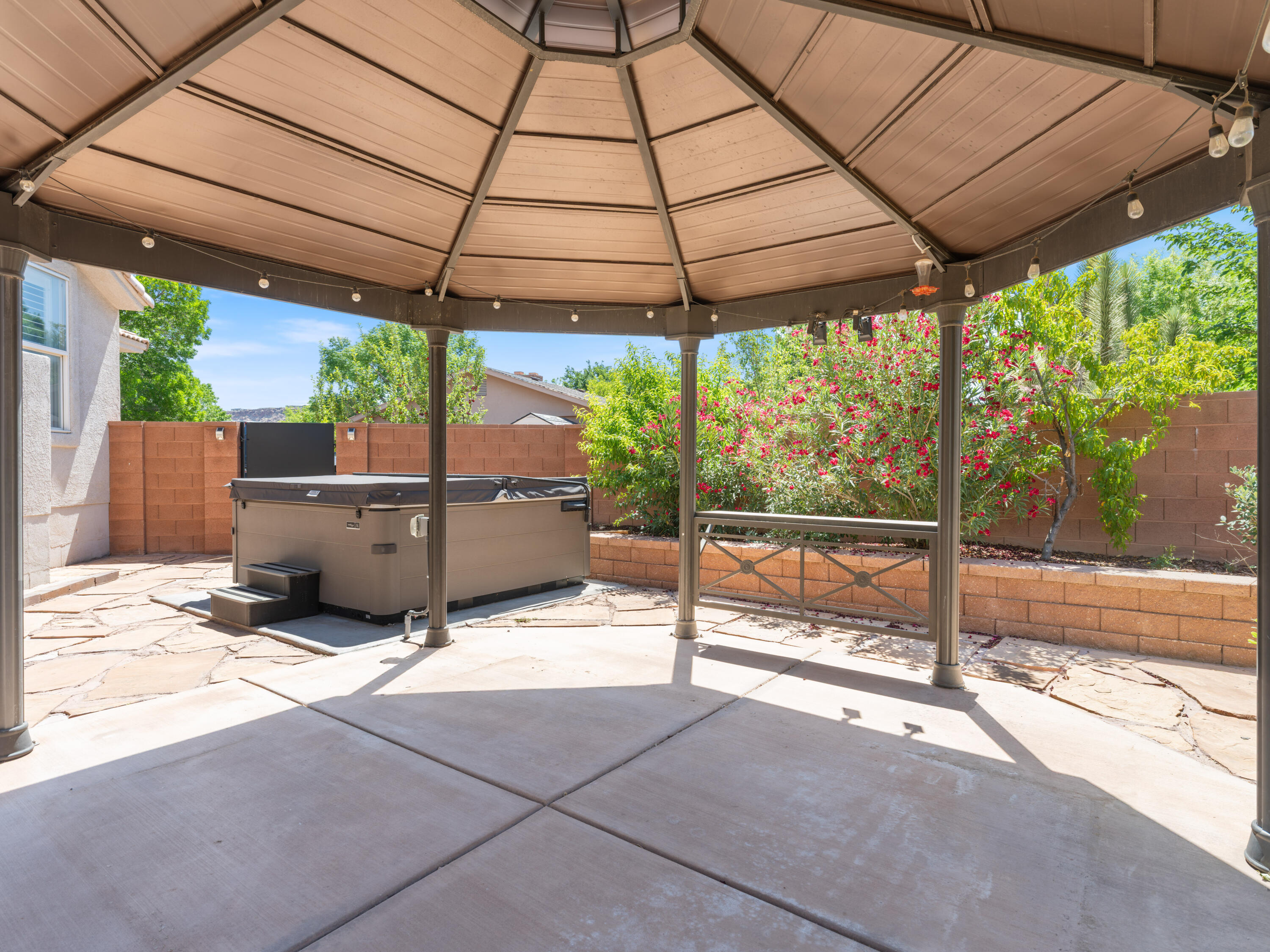 BLOOMINGTON HILLS - Residential