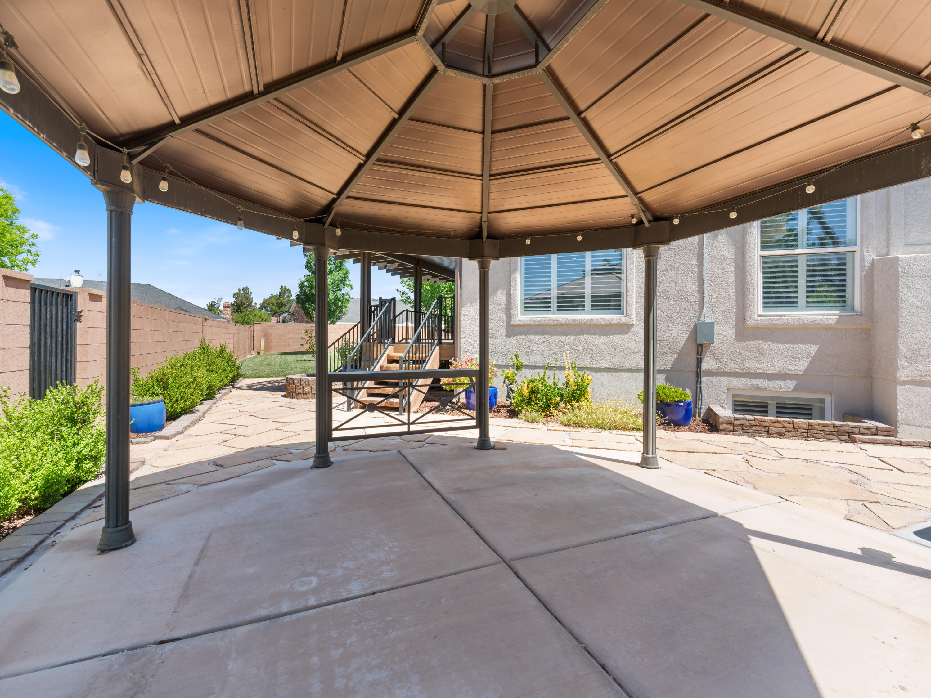 BLOOMINGTON HILLS - Residential