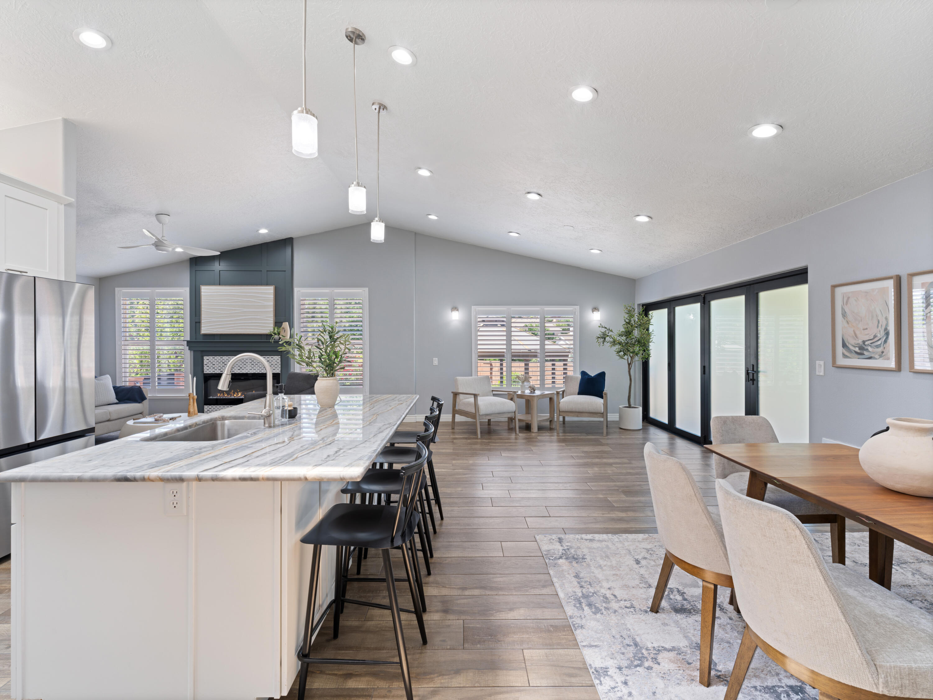 BLOOMINGTON HILLS - Residential