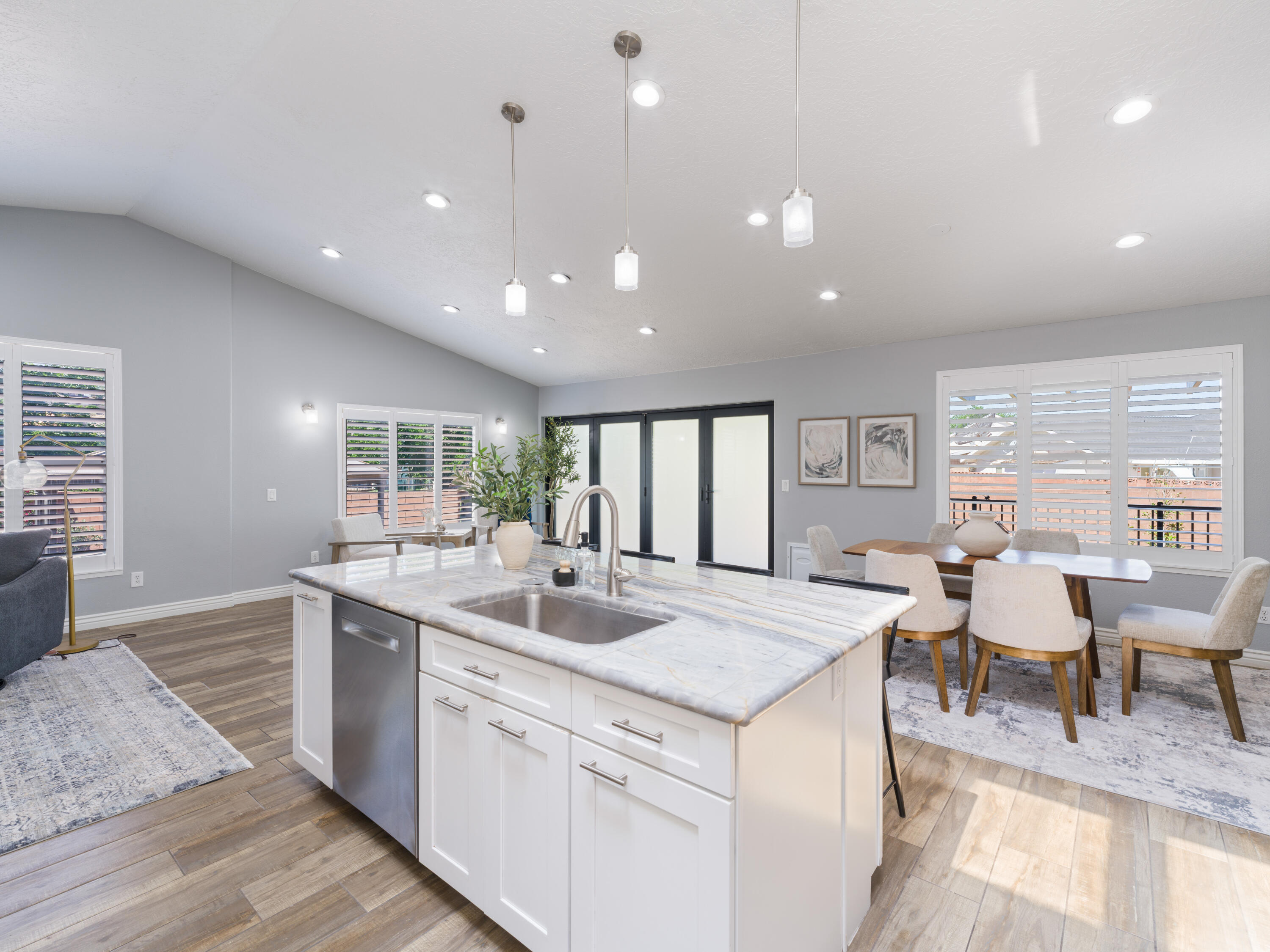 BLOOMINGTON HILLS - Residential