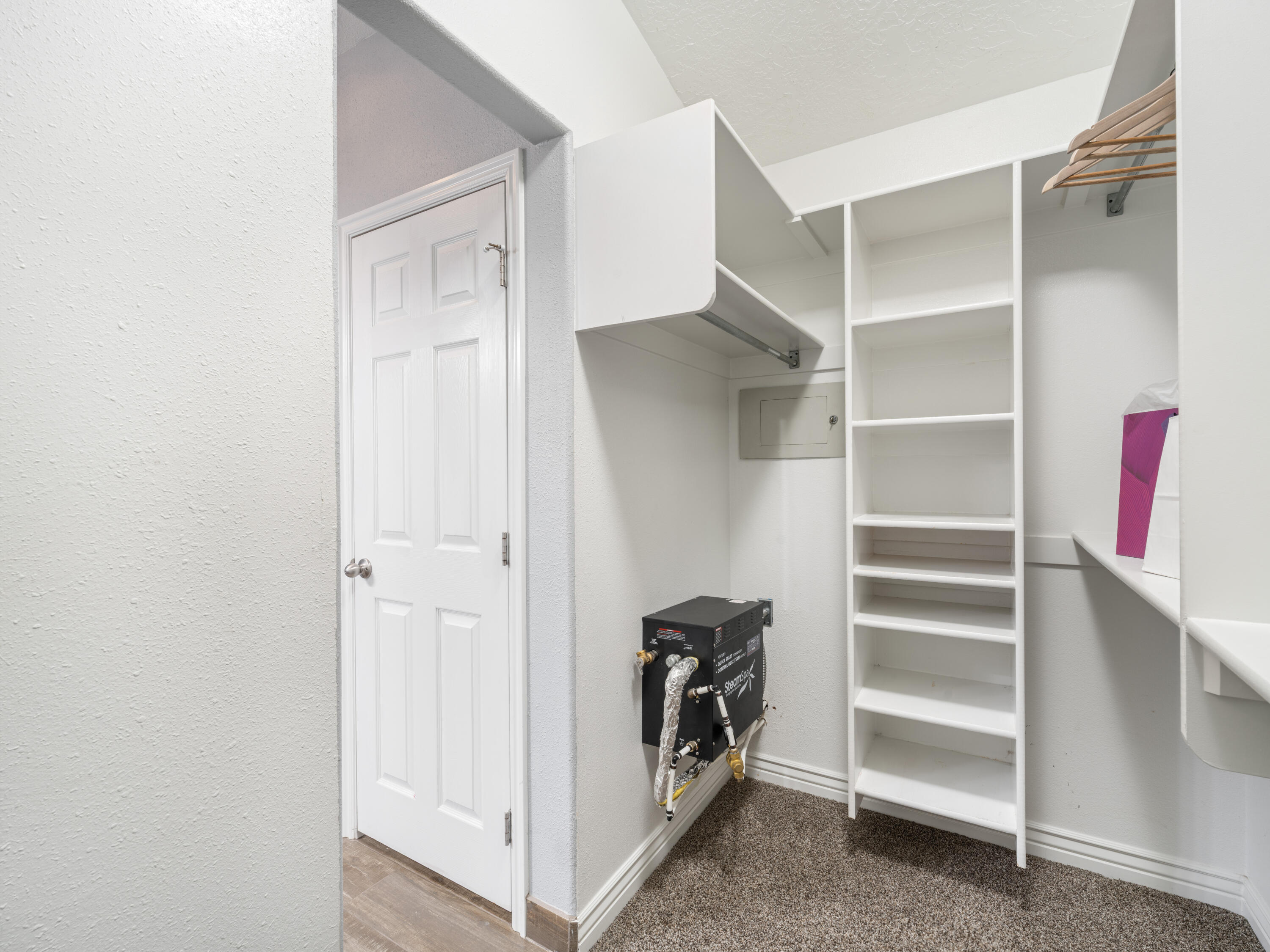 BLOOMINGTON HILLS - Residential