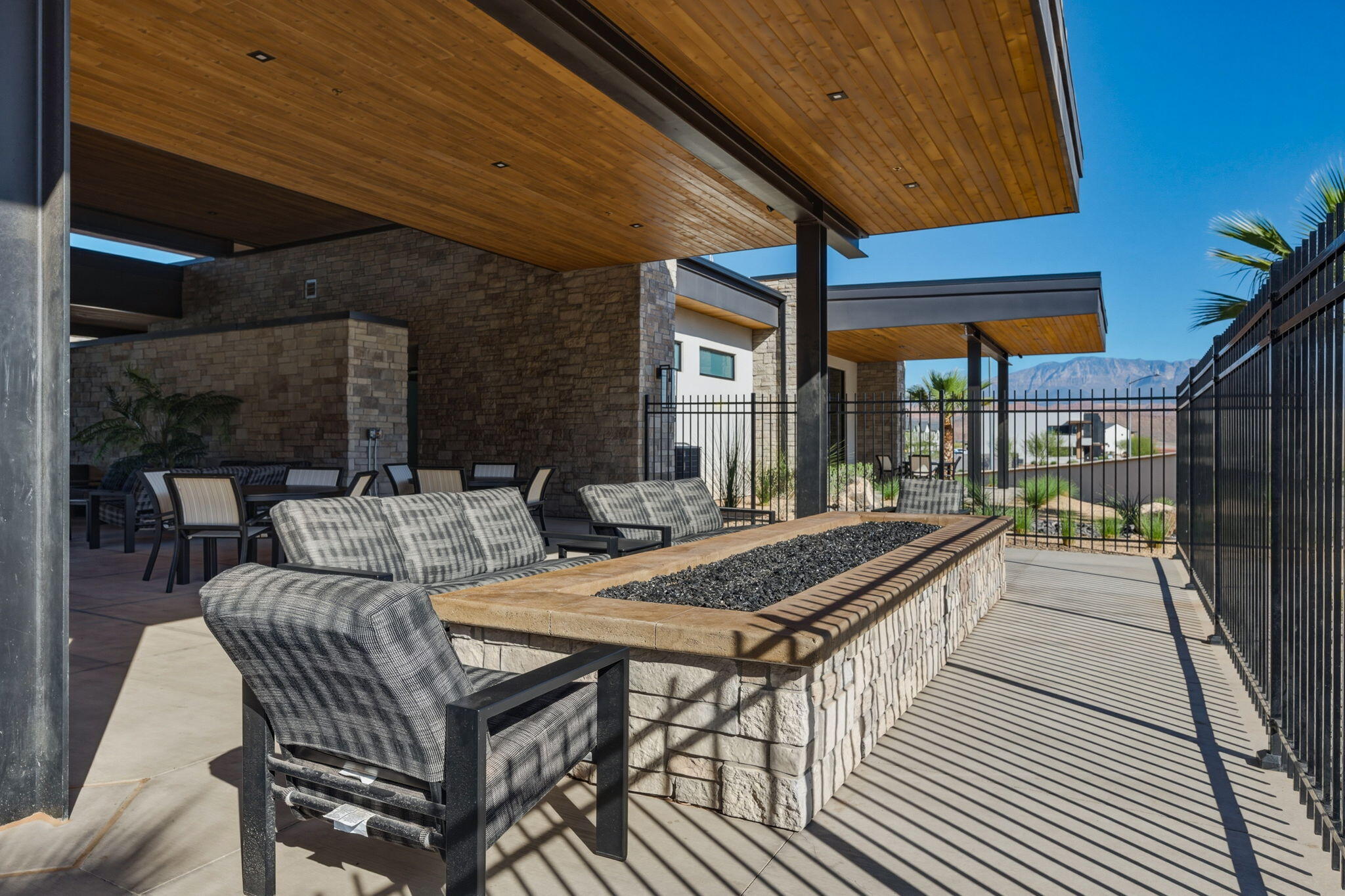 LABYRINTH PT AT LG VALLEY - Residential