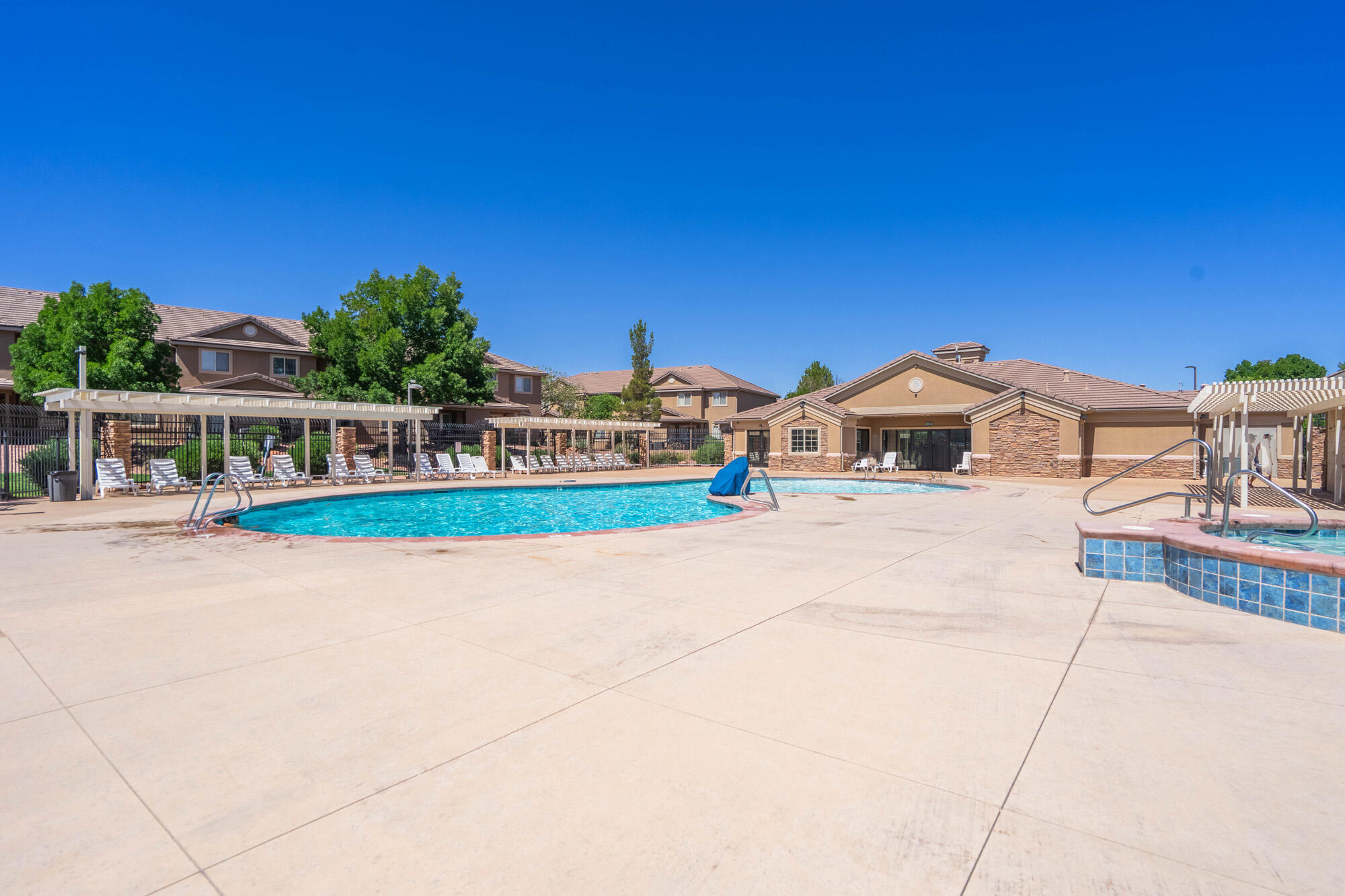HIDDEN VALLEY TOWN HOMES - Residential