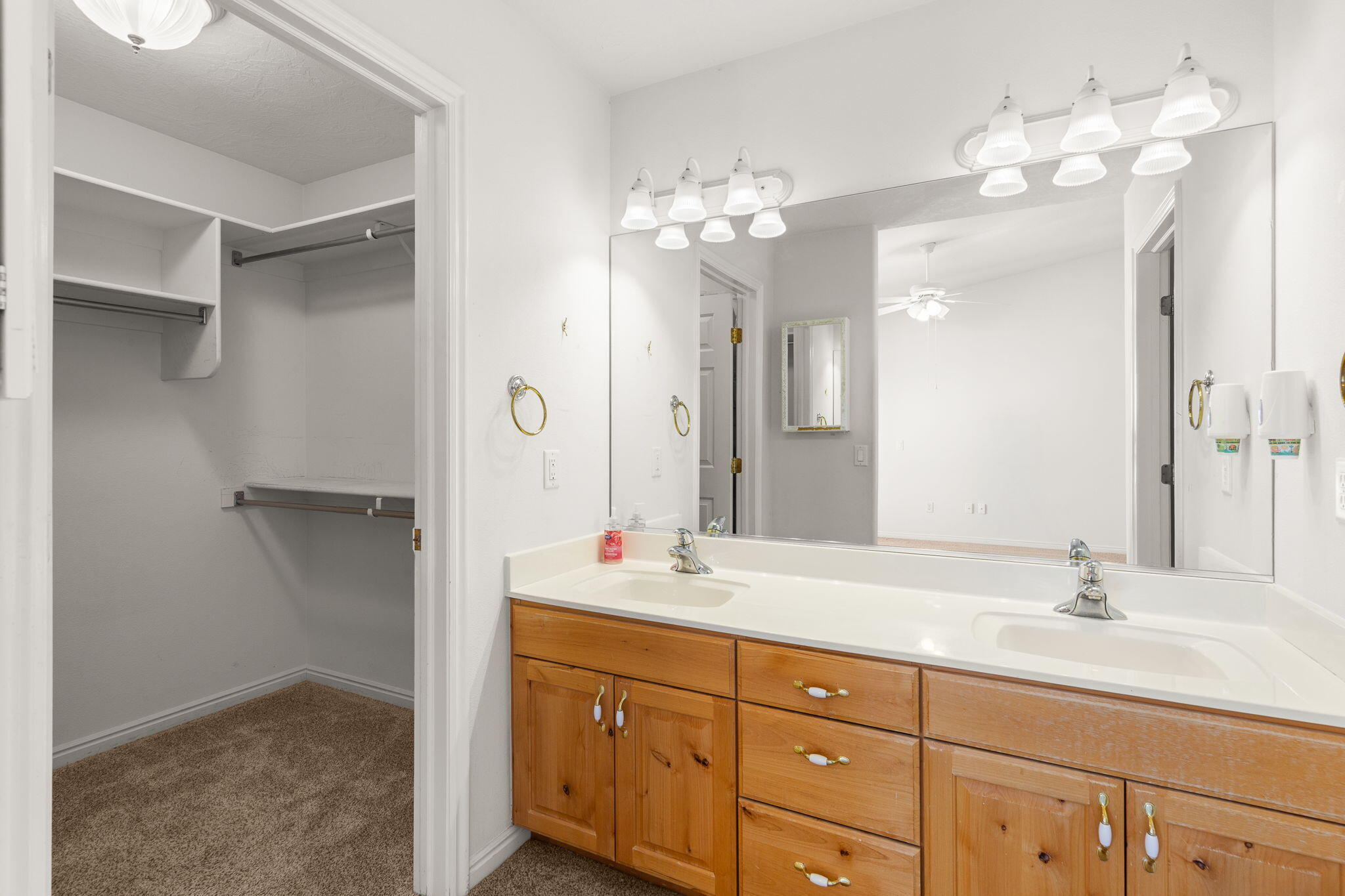 RIDGEPOINTE - Residential
