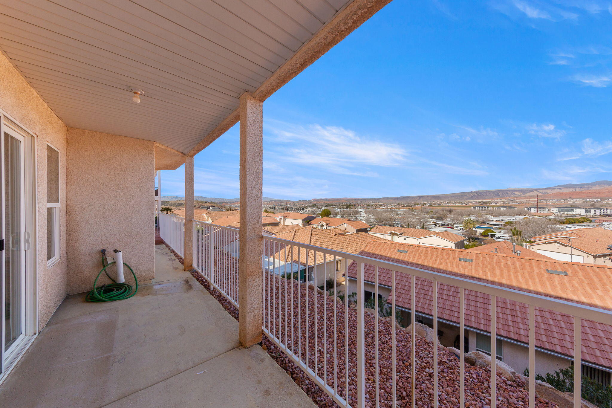 RIDGEPOINTE - Residential
