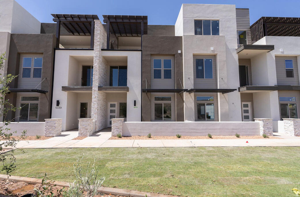 DESERT COLOR ATKINVILLE TOWNHOMES - Residential