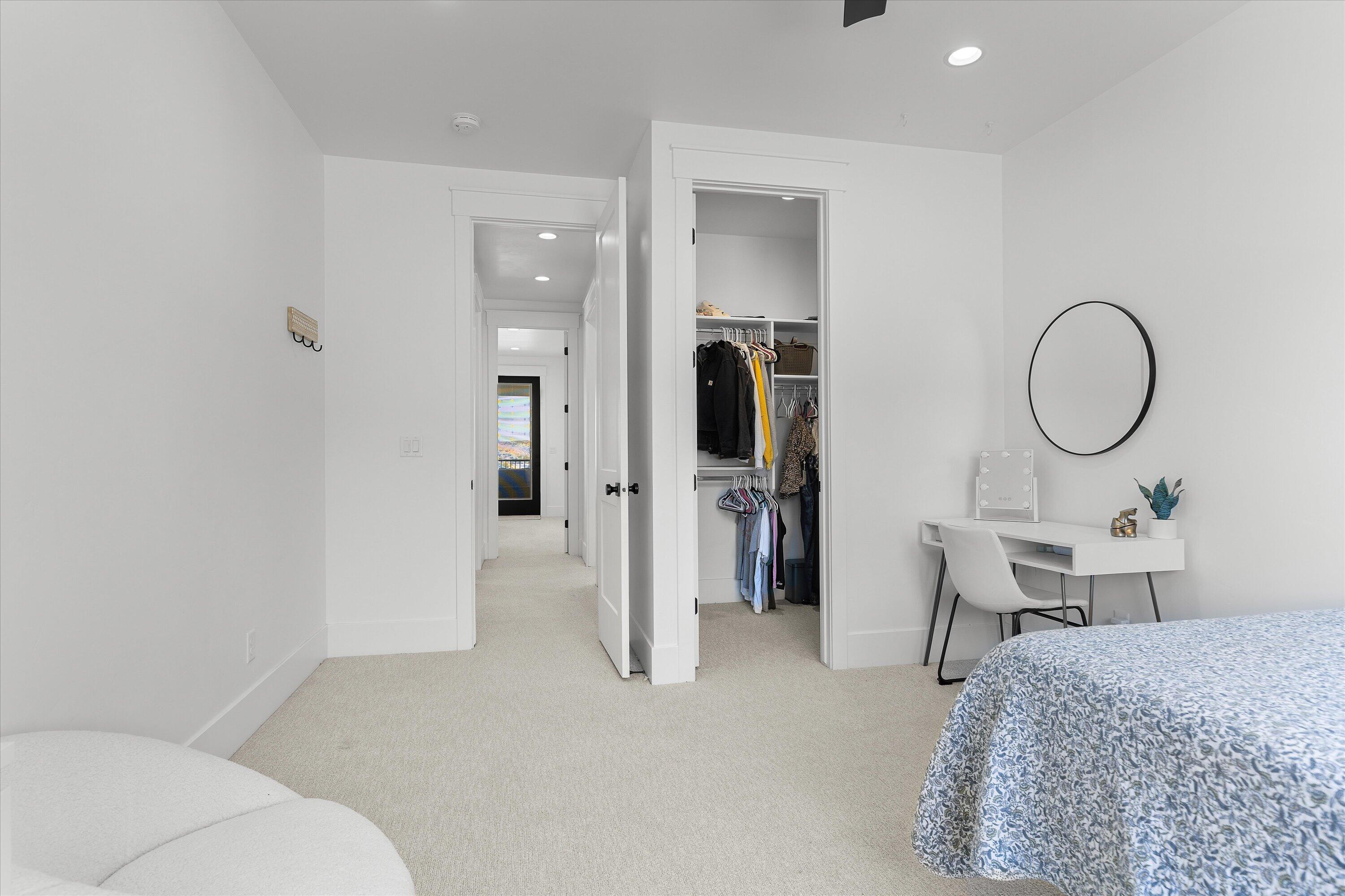 TEAKWOOD - Residential