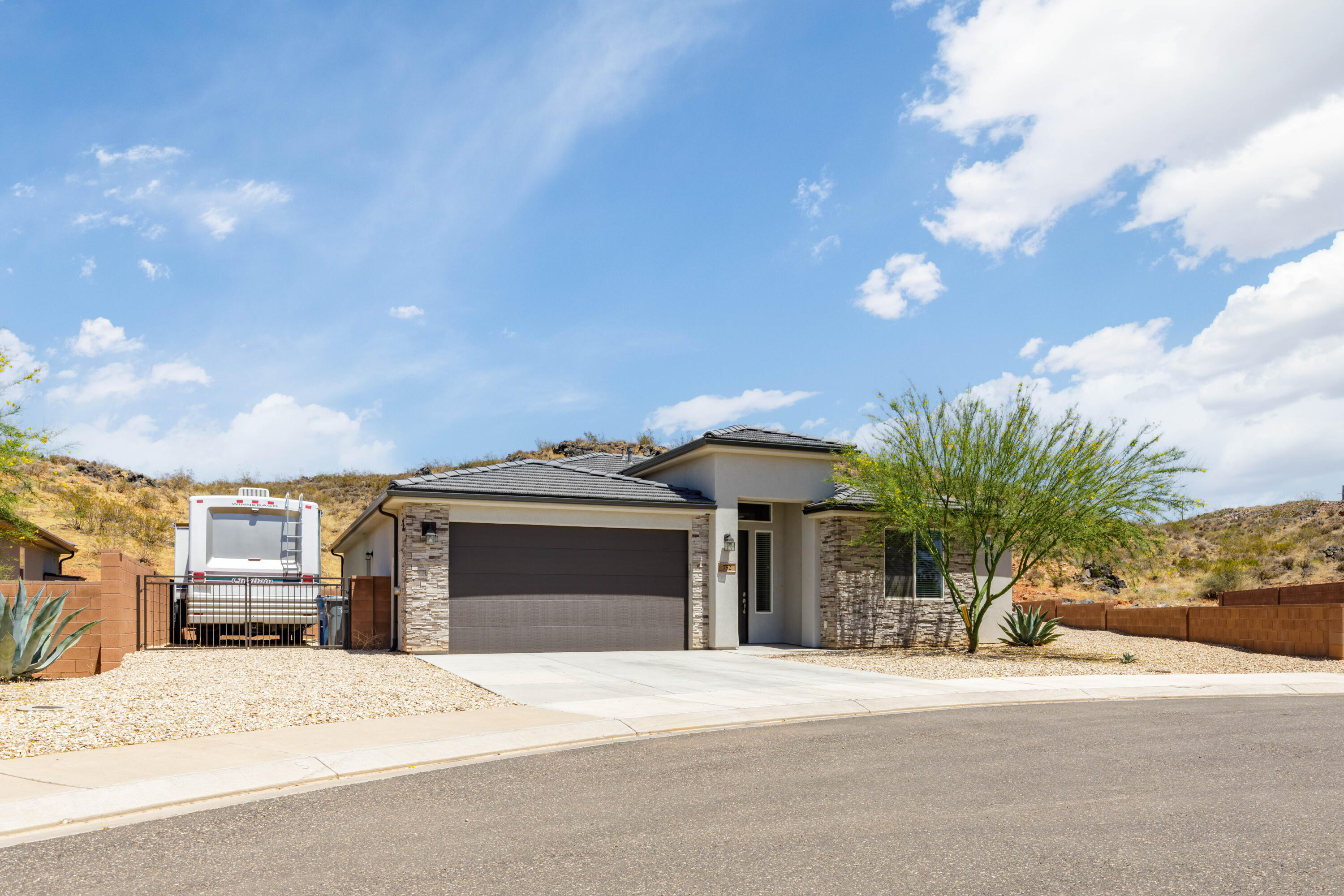 PEREGRINE POINTE - Residential