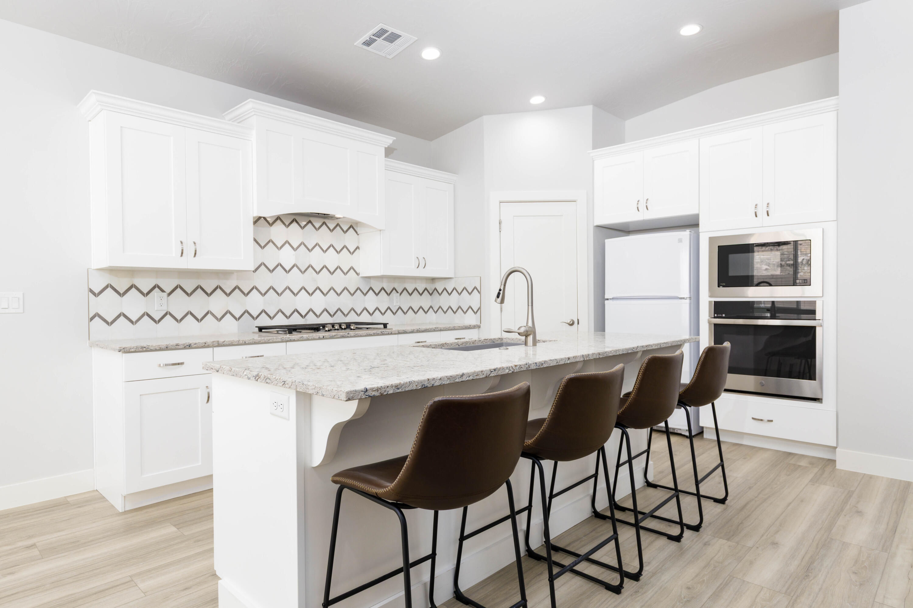 PEREGRINE POINTE - Residential