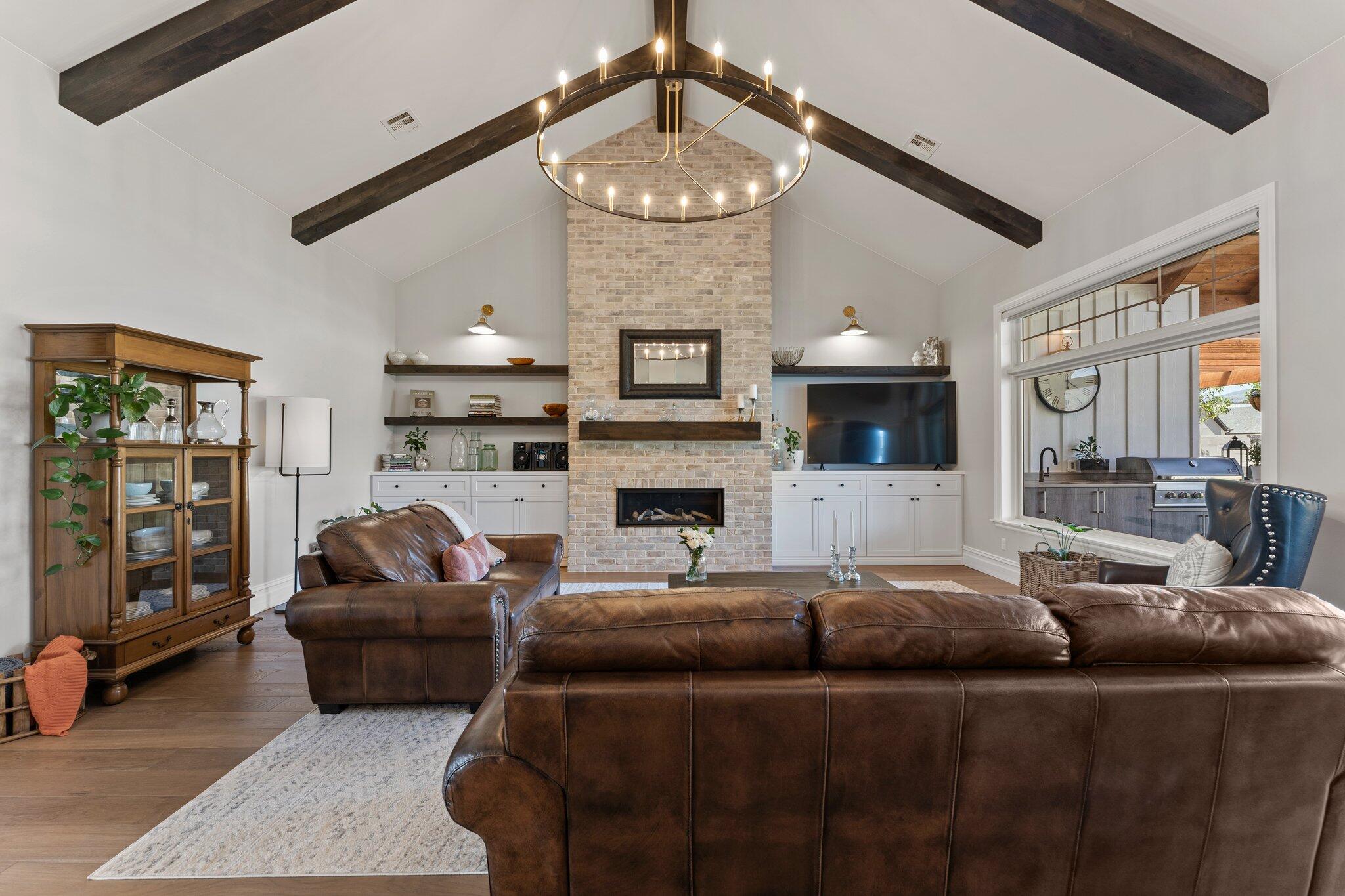 SADDLE BACK RIDGE - Residential