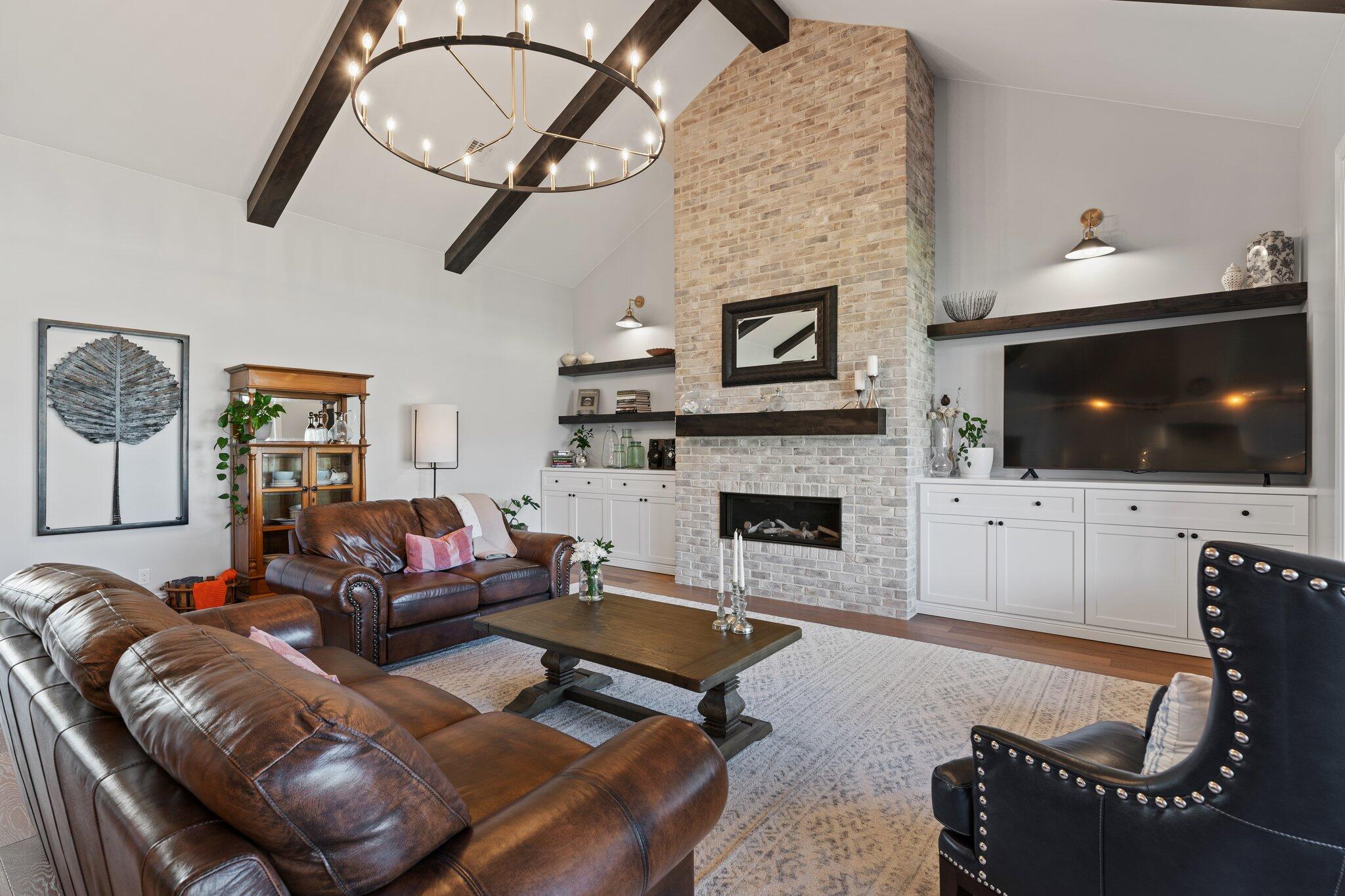 SADDLE BACK RIDGE - Residential