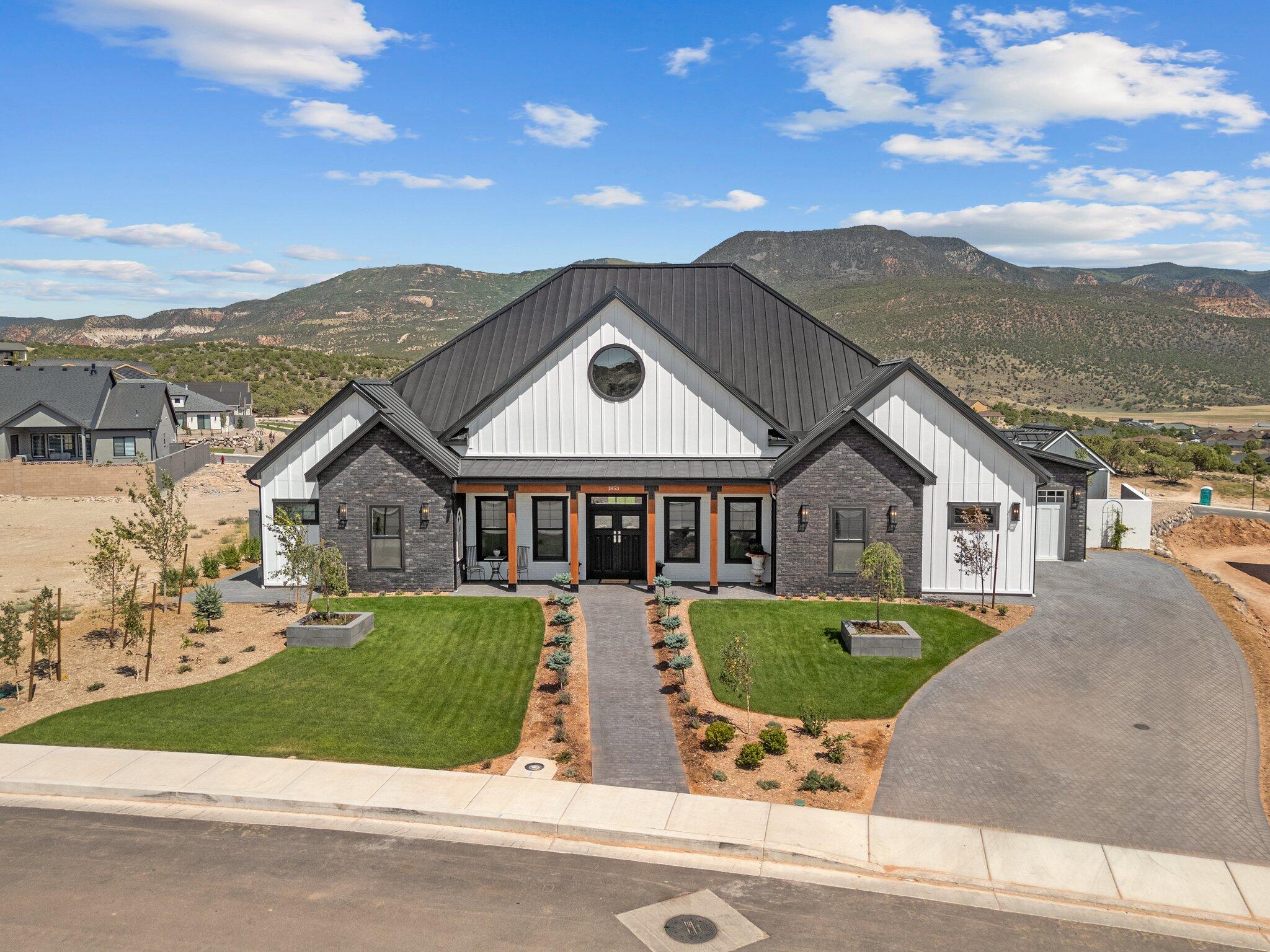 SADDLE BACK RIDGE - Residential