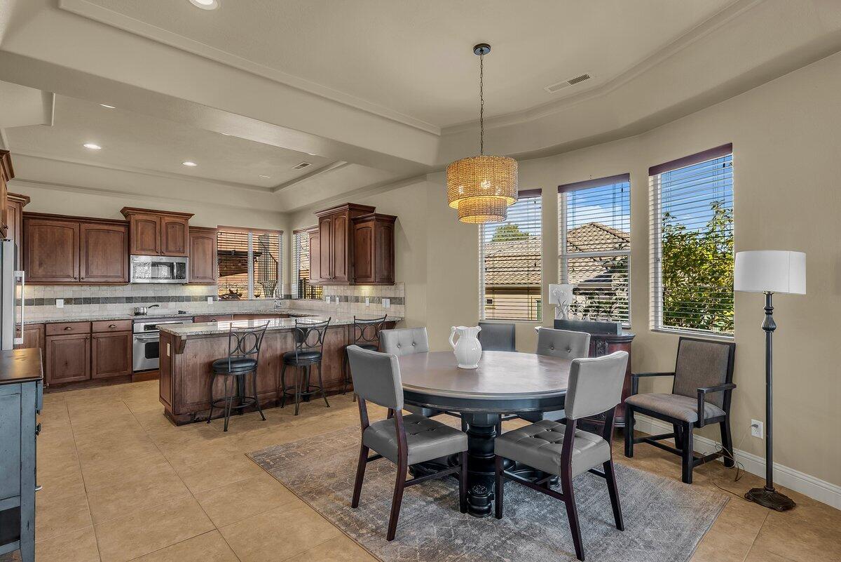 KNOLLS AT LITTLE VALLEY - Residential