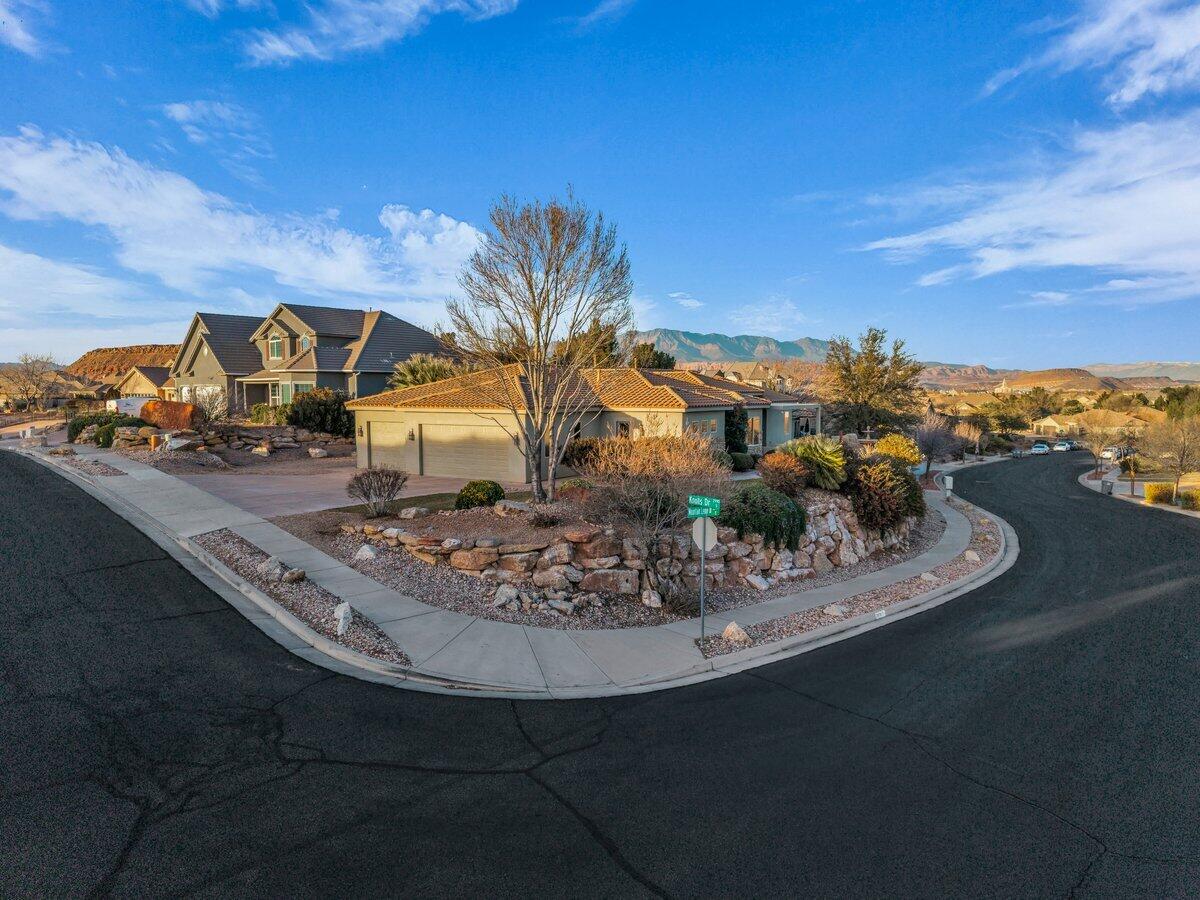 KNOLLS AT LITTLE VALLEY - Residential