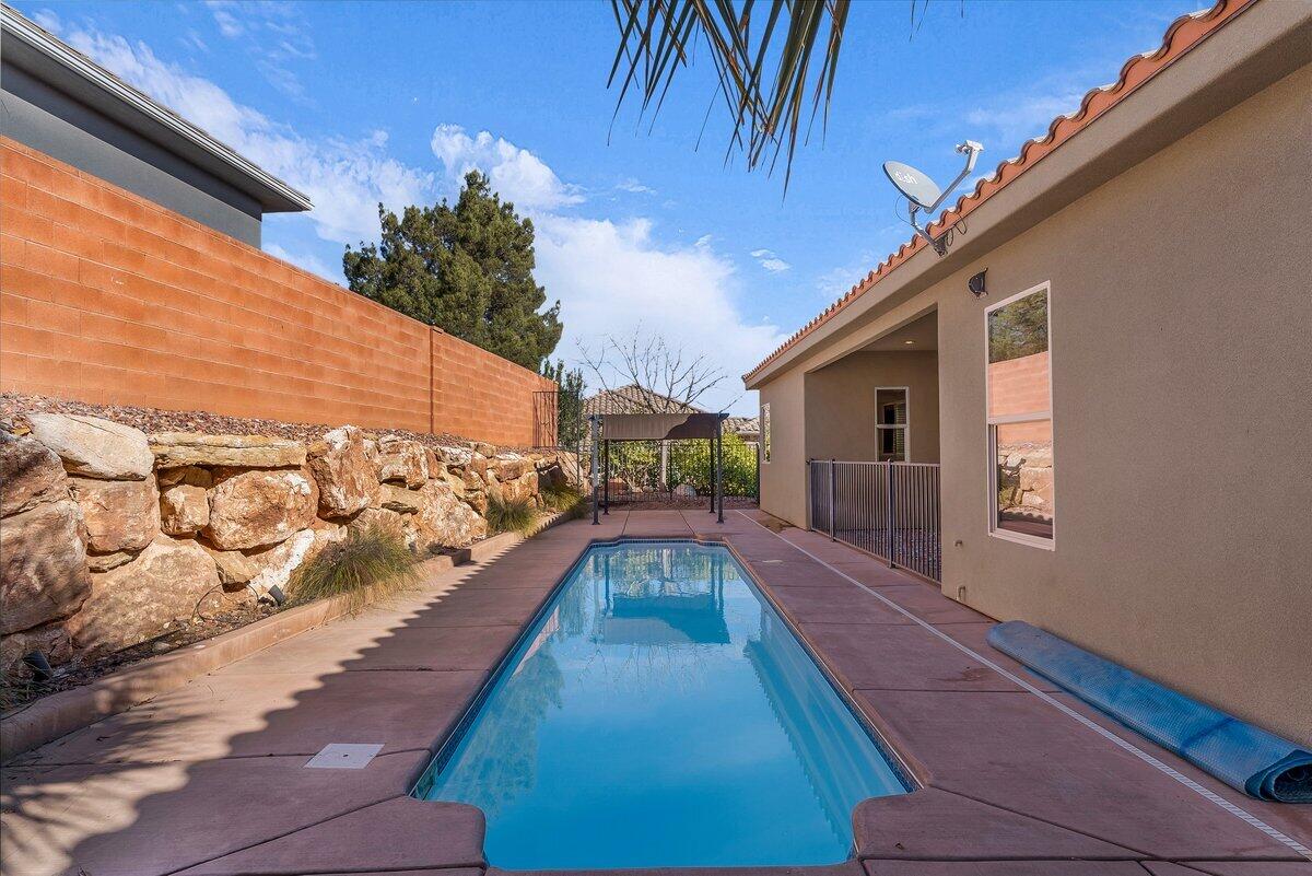 KNOLLS AT LITTLE VALLEY - Residential
