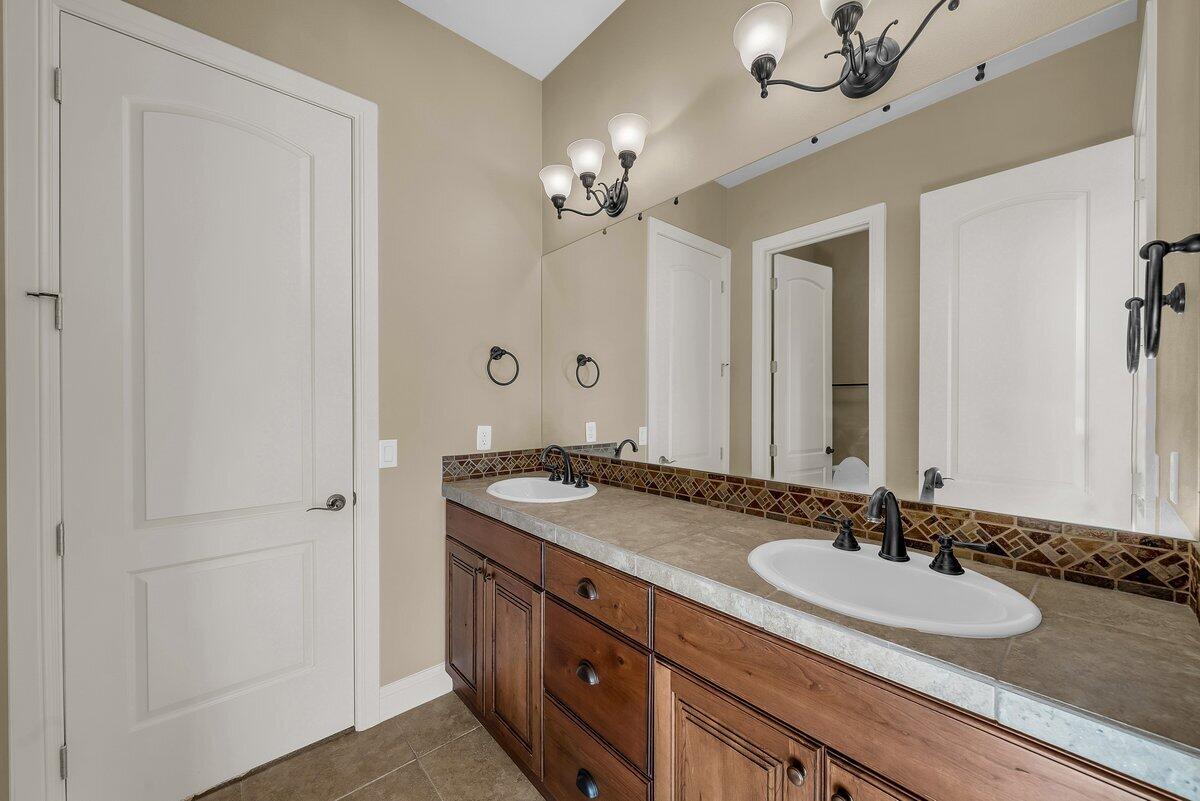 KNOLLS AT LITTLE VALLEY - Residential