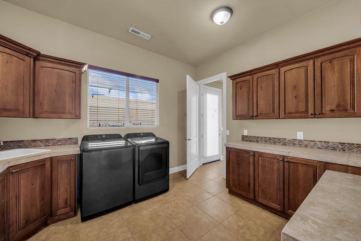 KNOLLS AT LITTLE VALLEY - Residential