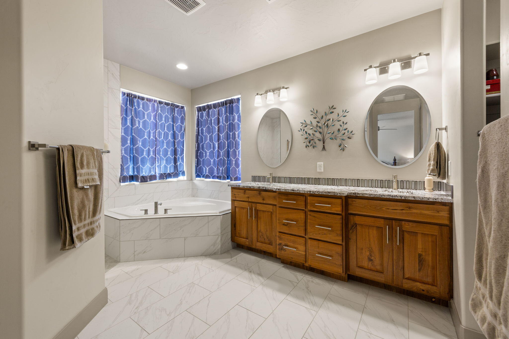 WASHINGTON VISTA - Residential