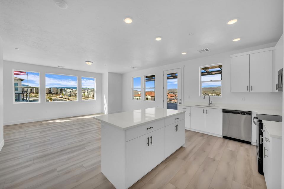 DESERT COLOR AUBURN HILLS - Residential