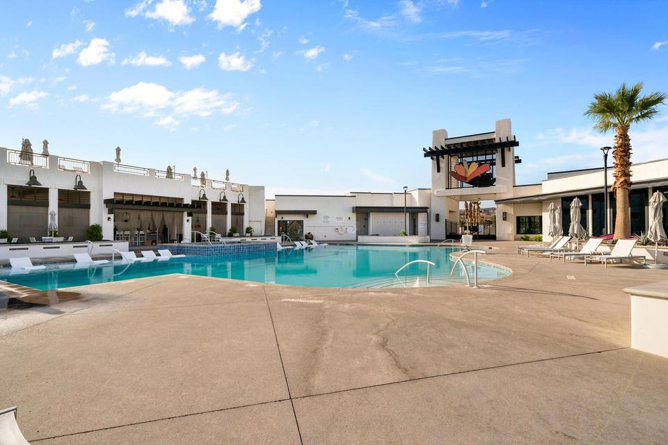 DESERT COLOR AUBURN HILLS - Residential
