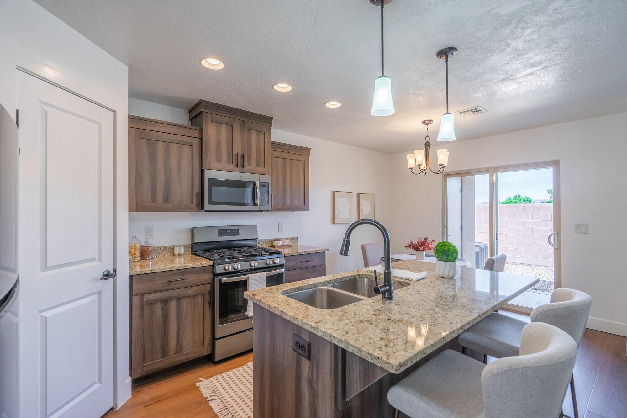 DESERT HILLS - Residential