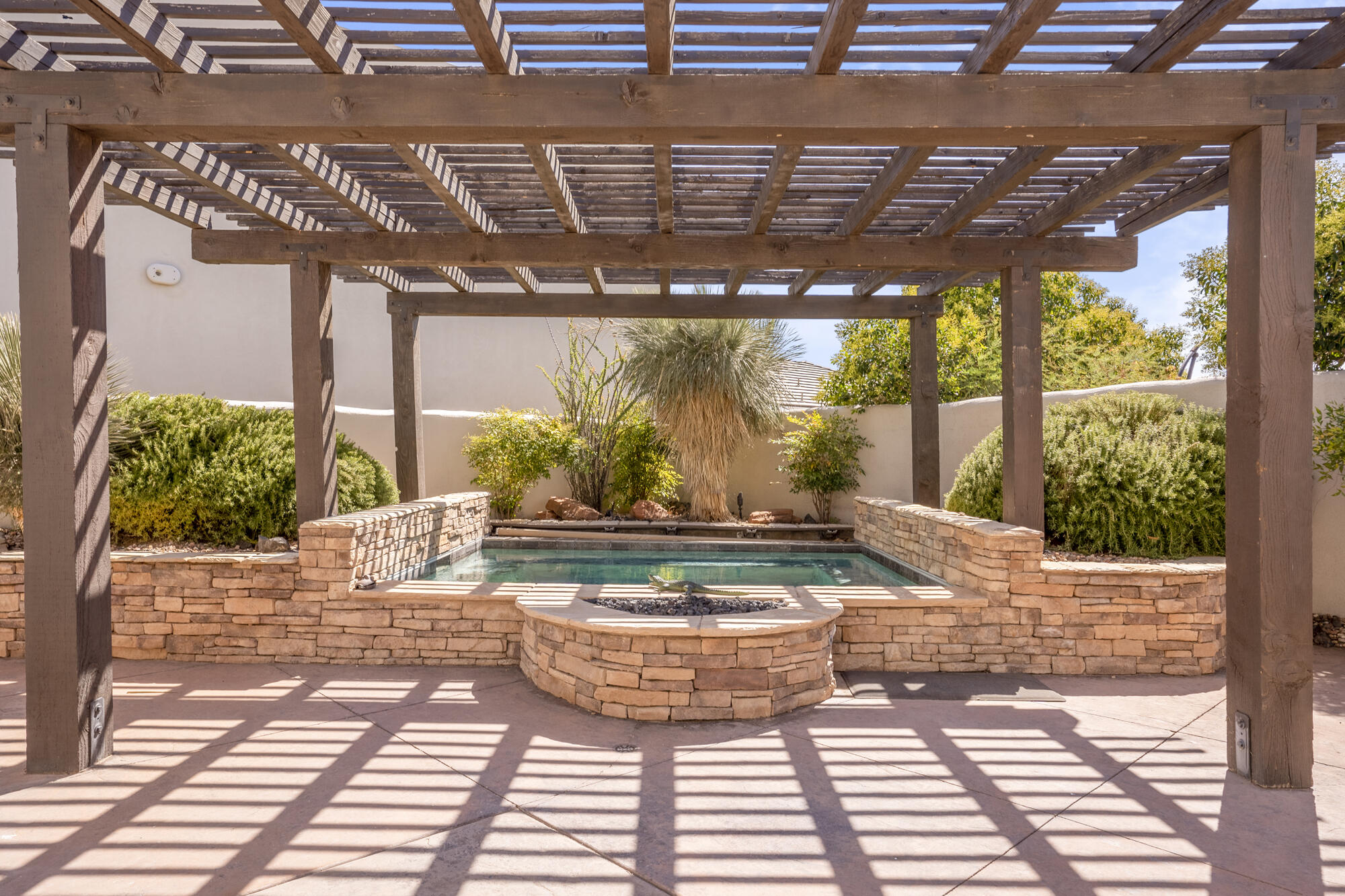ENTRADA LAVA COVE - Residential