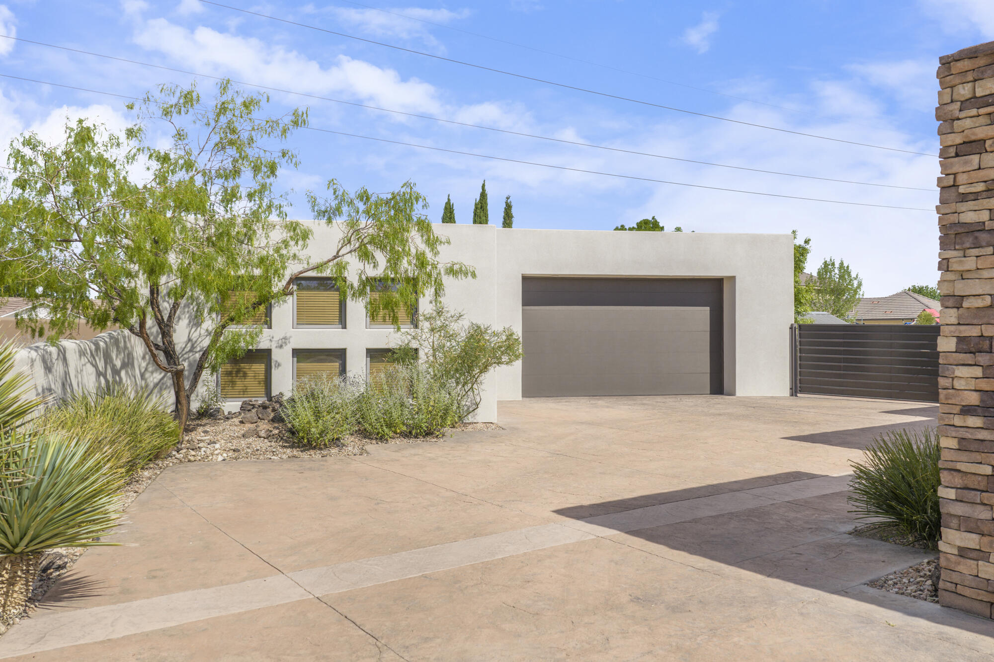 ENTRADA LAVA COVE - Residential