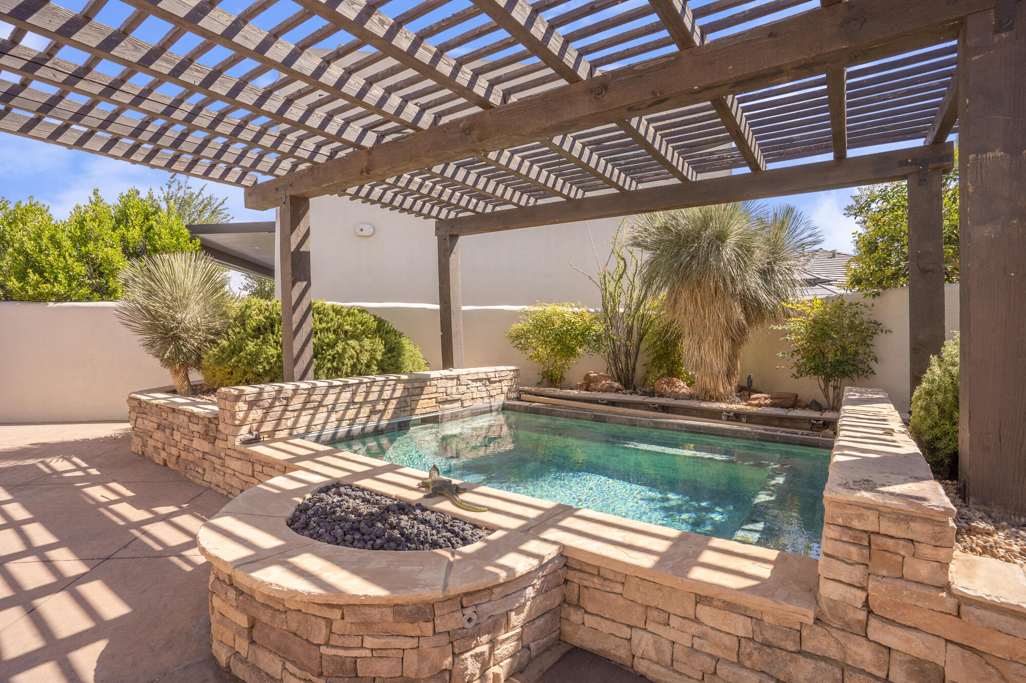 ENTRADA LAVA COVE - Residential
