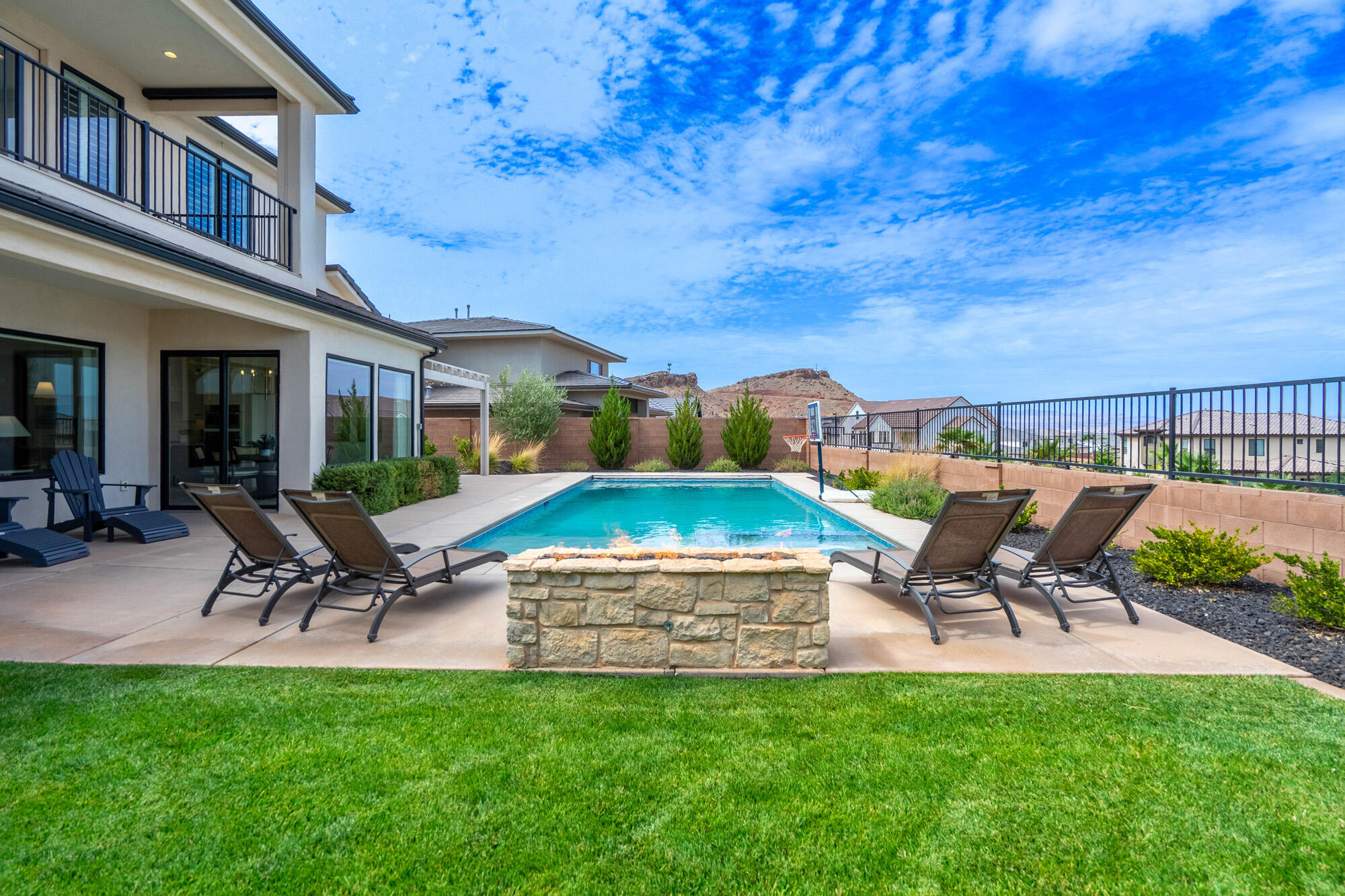 CRIMSON CLIFFS - Residential