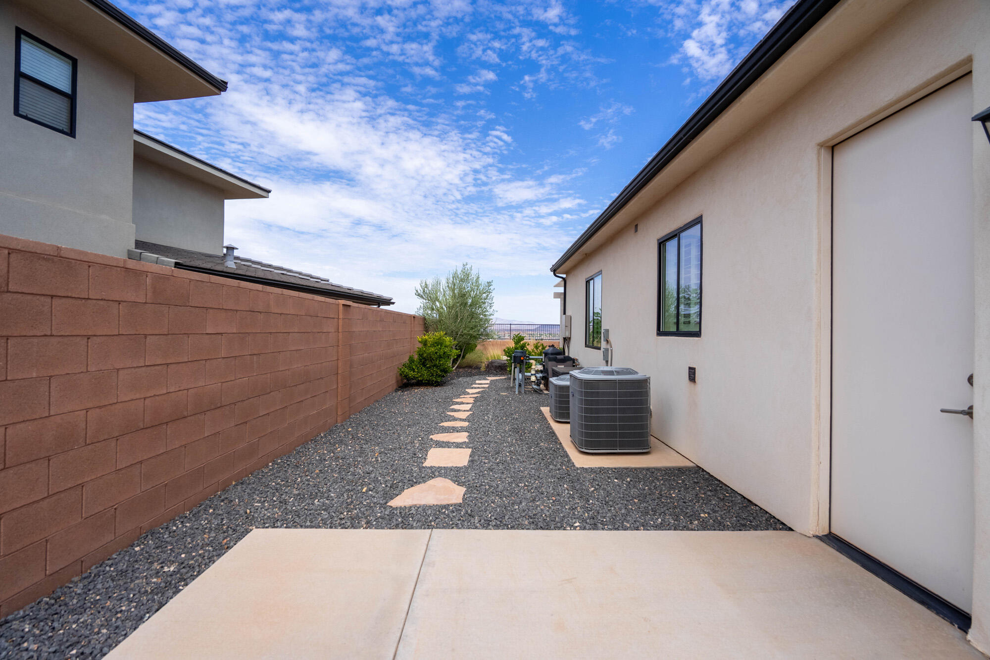 CRIMSON CLIFFS - Residential