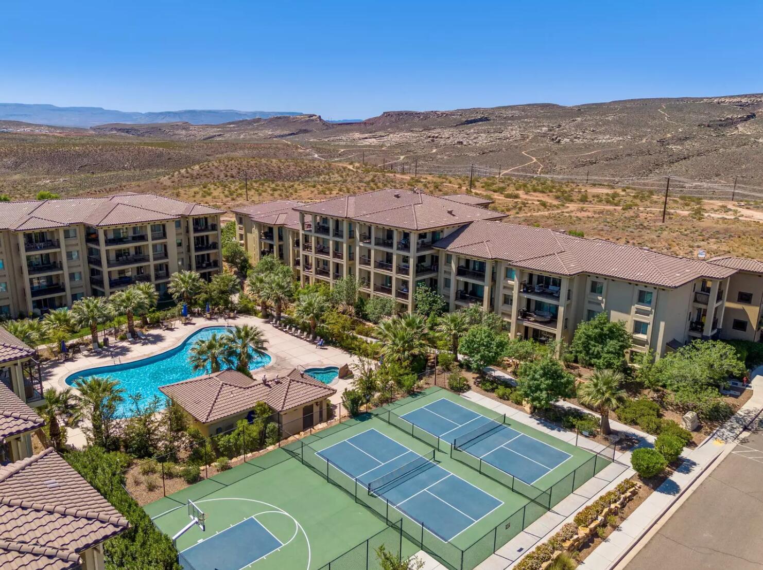 ESTANCIA - Residential
