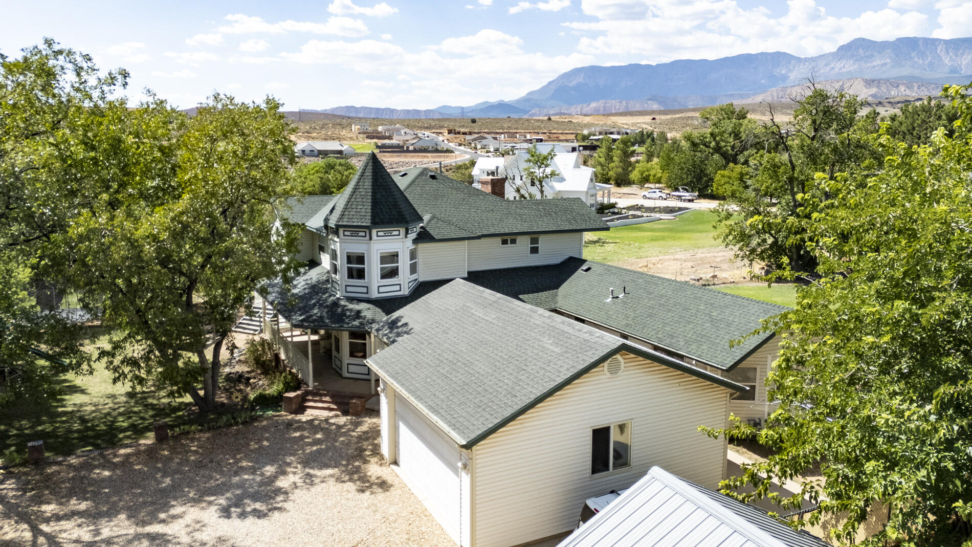 TOQUERVILLE TOWNSITE - Residential