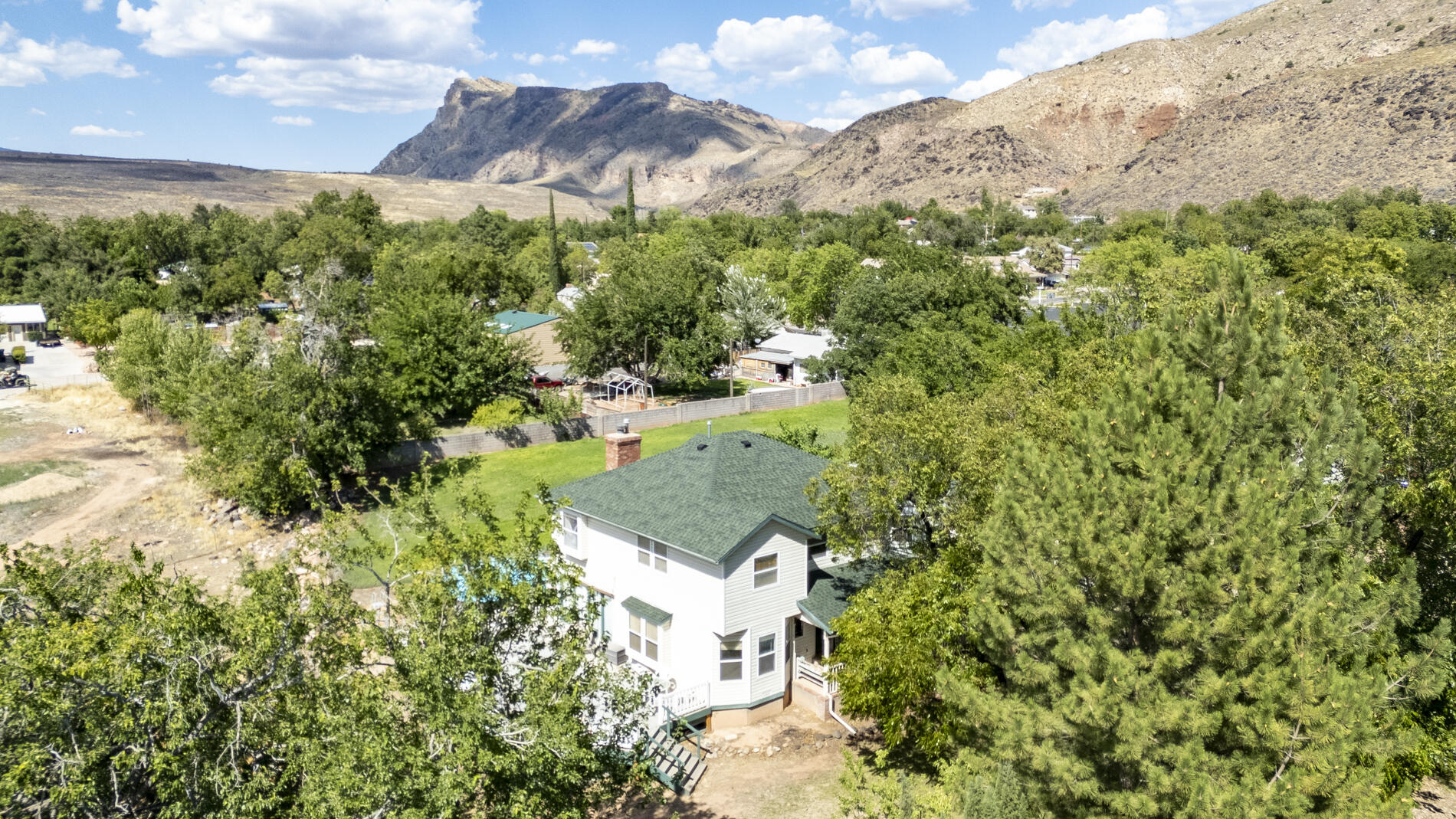 TOQUERVILLE TOWNSITE - Residential
