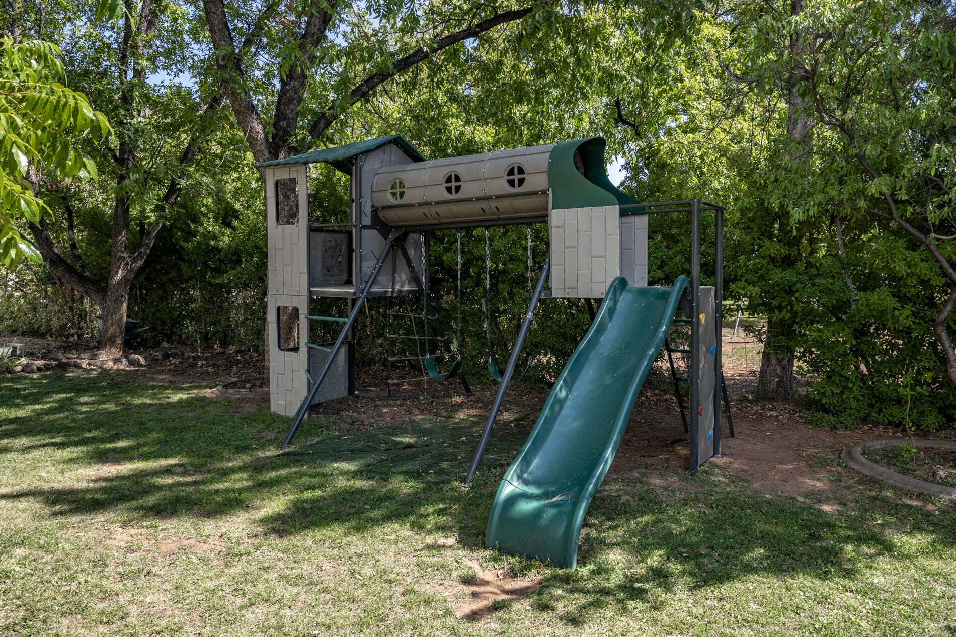 TOQUERVILLE TOWNSITE - Residential
