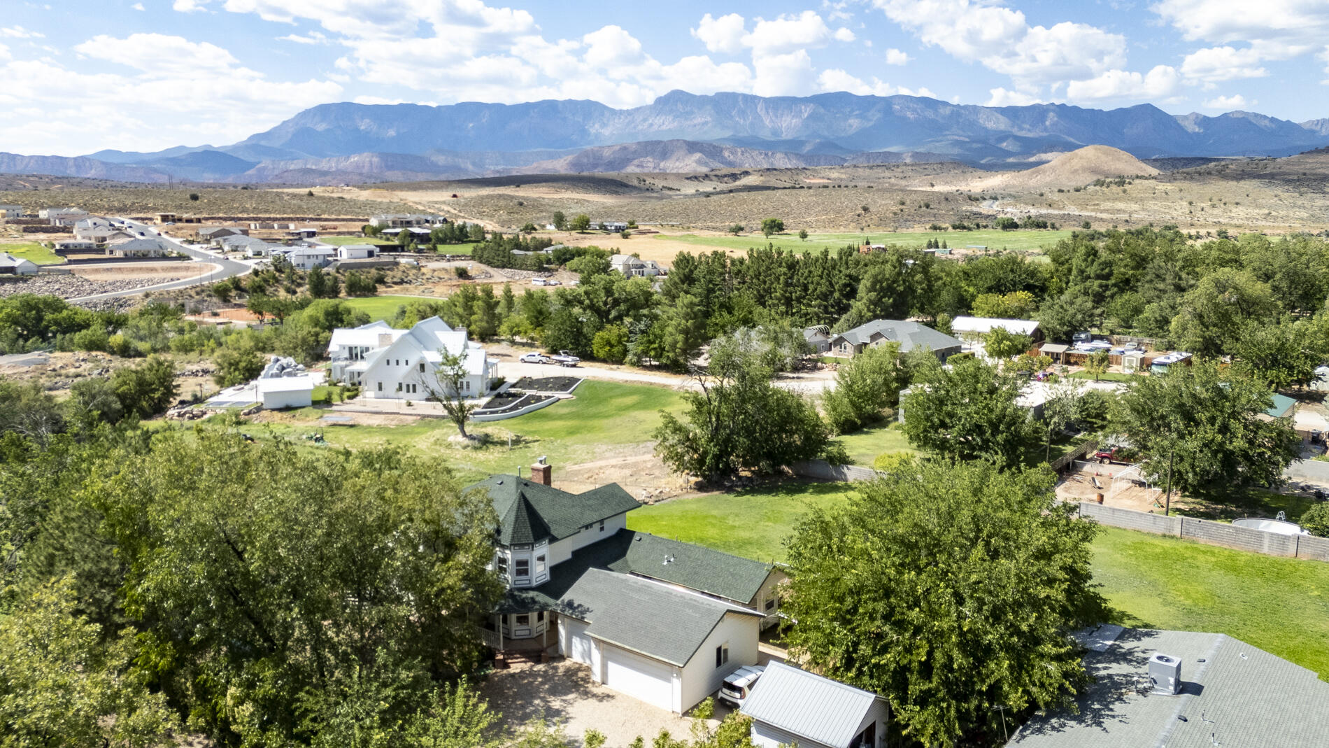 TOQUERVILLE TOWNSITE - Residential